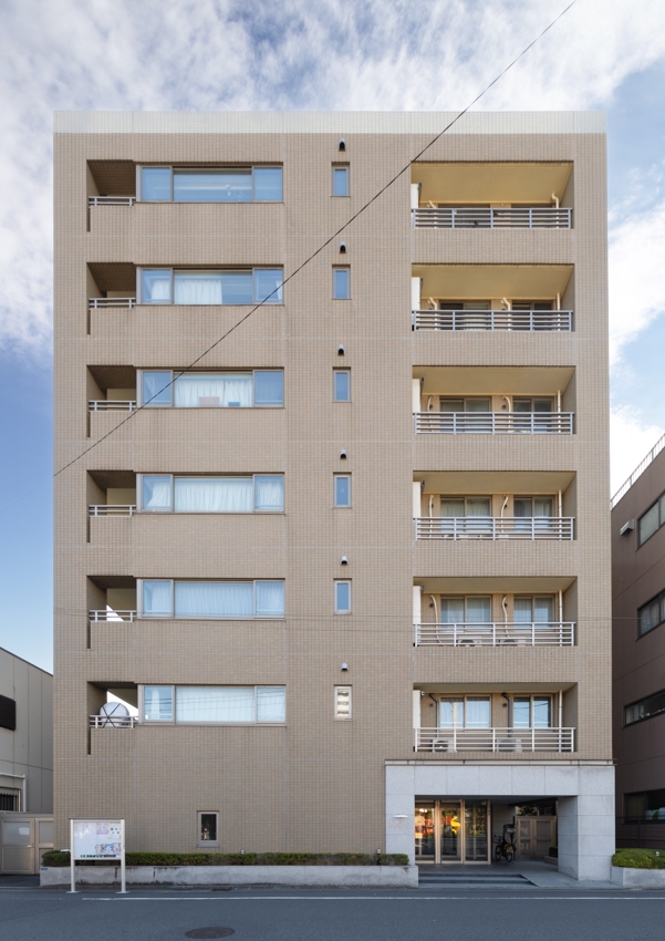 【外観】三井不動産が分譲した落ち着きのある外観(2025年12月)