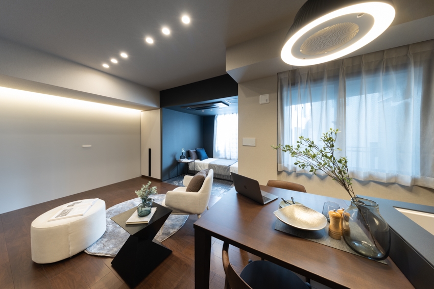 【キッチン】キッチンはクリナップのHIROMAを採用。付属のダイニングセットは飛騨産業。(2025年12月)