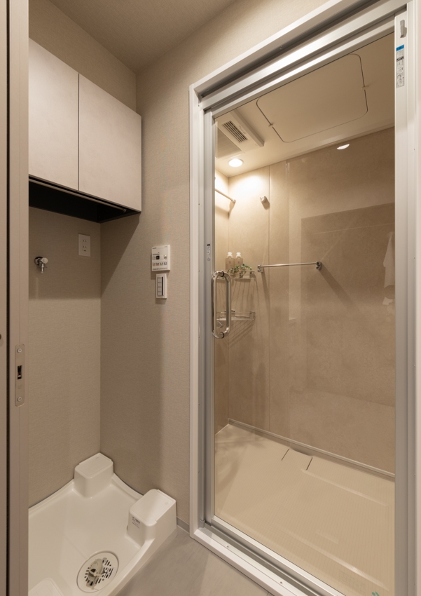 【洗面台・洗面所】シャワールーム前は脱衣所に。(2025年12月)