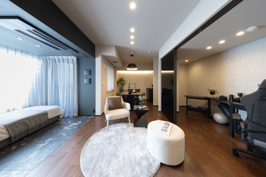 【リビング】約43㎡の限られた空間ながら、無限大の可能性を秘めています。(2025年12月)