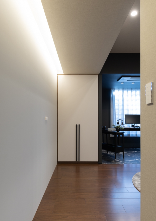 【リビング】リビングの一部にも収納を設けています。(2025年12月)