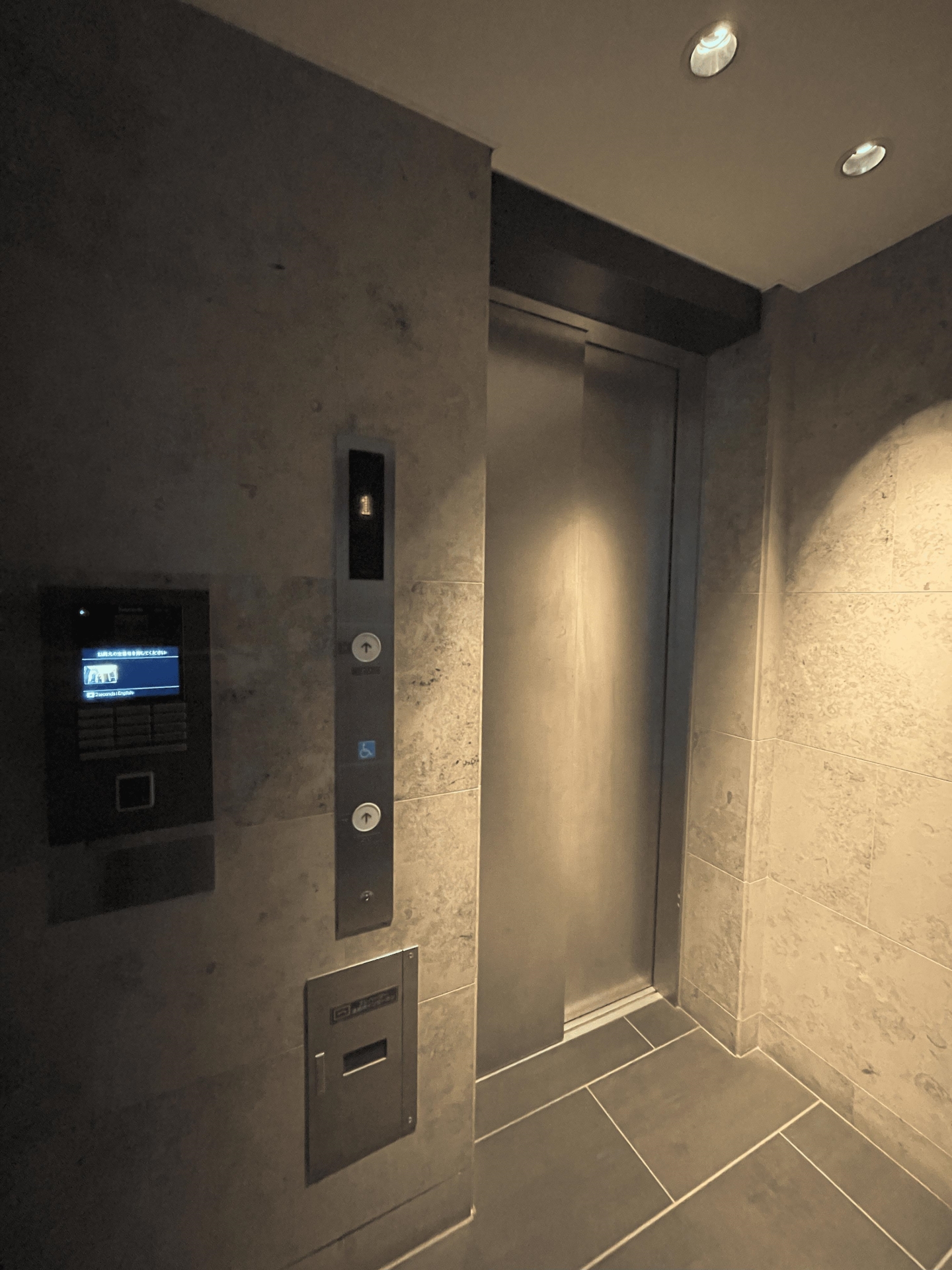 【その他共用部】ENTオートロックに加え、エレベーターロックもありセキュリティ安心。(2025年12月)