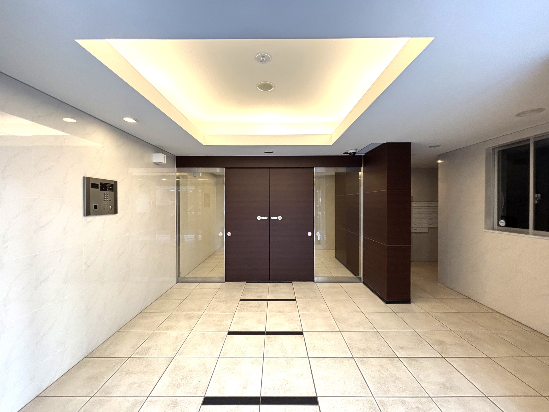 【ロビー】清潔感のあるエントランス。(2026年2月)