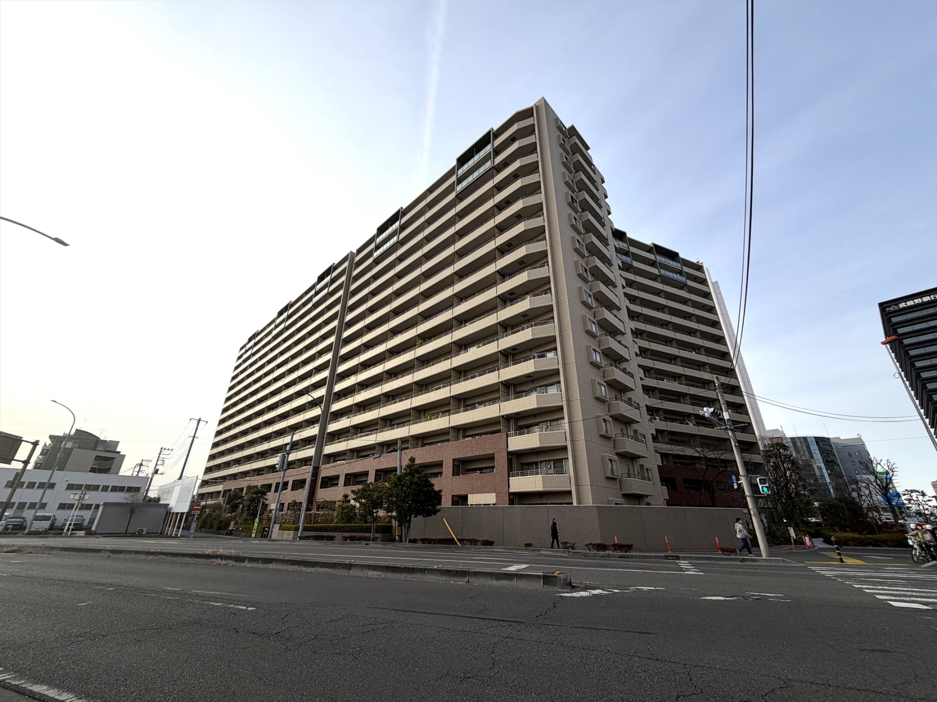 【外観】総戸数272戸の大規模マンション。(2026年2月)