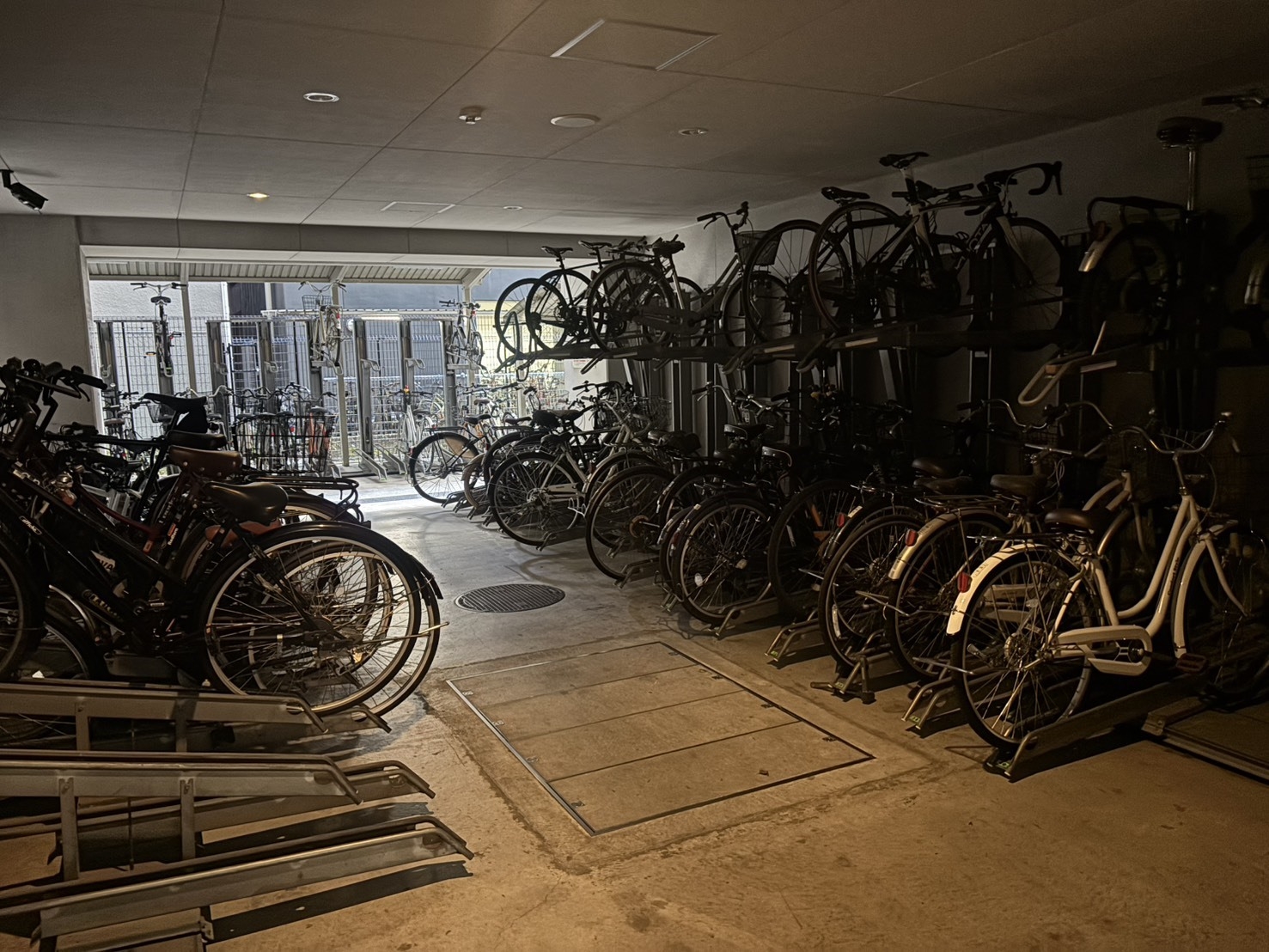 【その他共用部】駐輪場・駐車場・バイク置き場があります。(2025年12月)