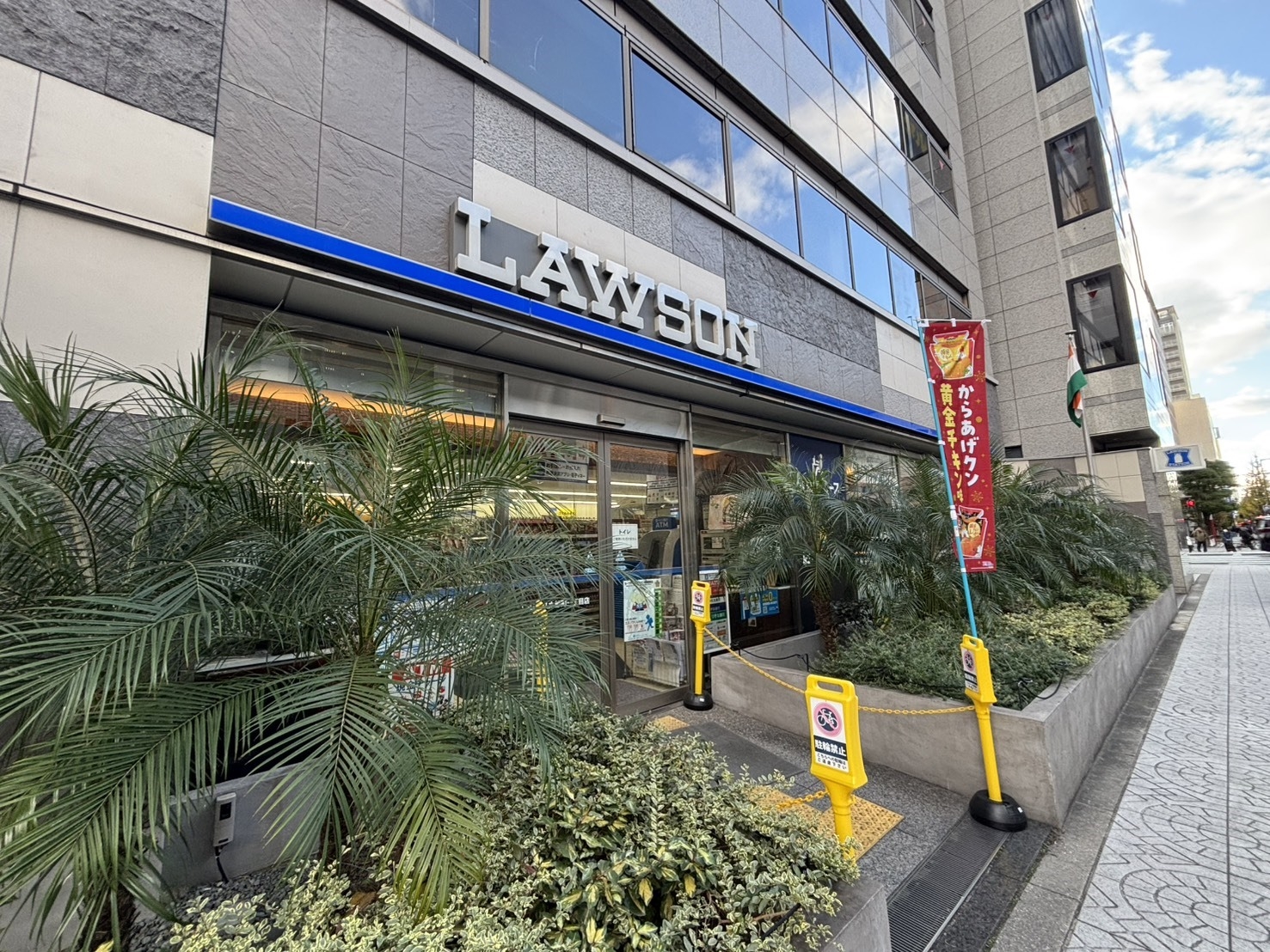 【周辺】物件から徒歩3分にはローソン久太郎町一丁目店があります。(2025年12月)