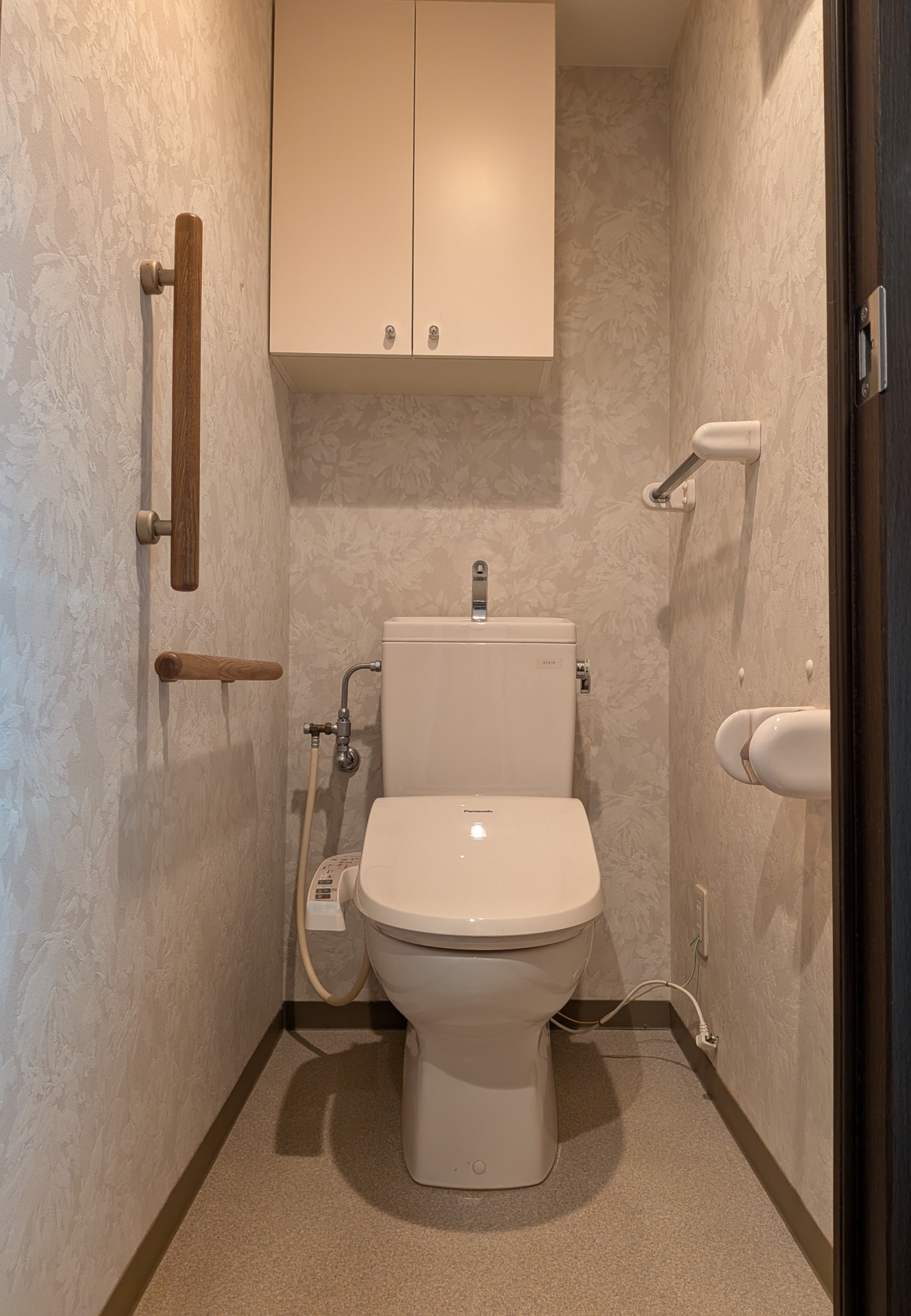 【トイレ】上部には収納スペースを設置しており、トイレットペーパーや掃除用品の(2026年1月)