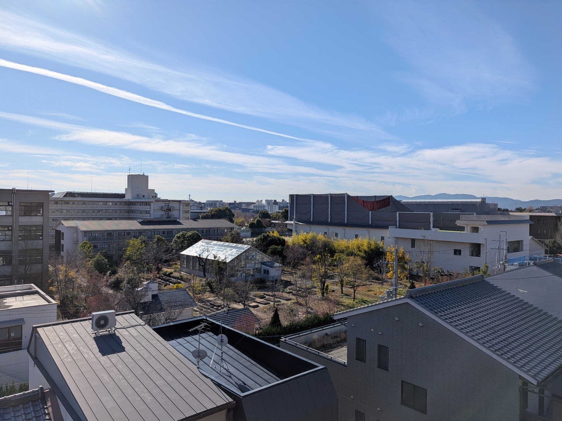 【その他画像】バルコニーから南西方向を望む(2025年12月)