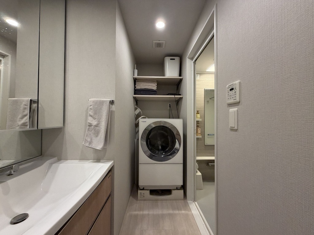 【洗面台・洗面所】洗濯機上の収納棚で、タオルや洗剤もすっきり整理整頓(2026年3月)