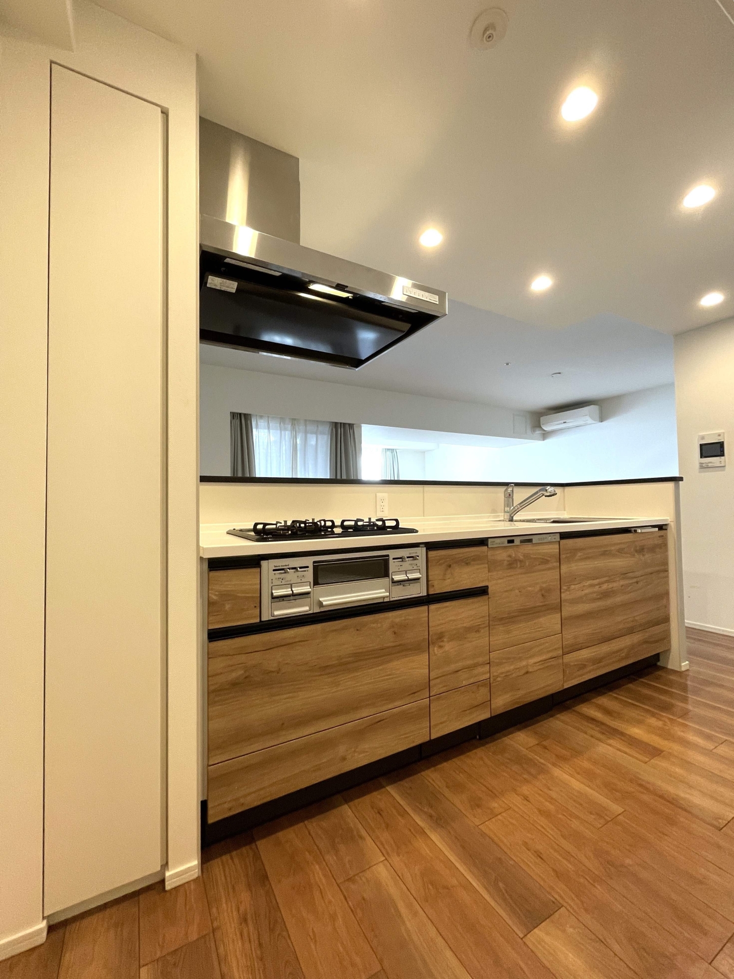 【キッチン】食器類の後片付けをサポートしてくれる食器洗い乾燥機を装備。(2026年1月)