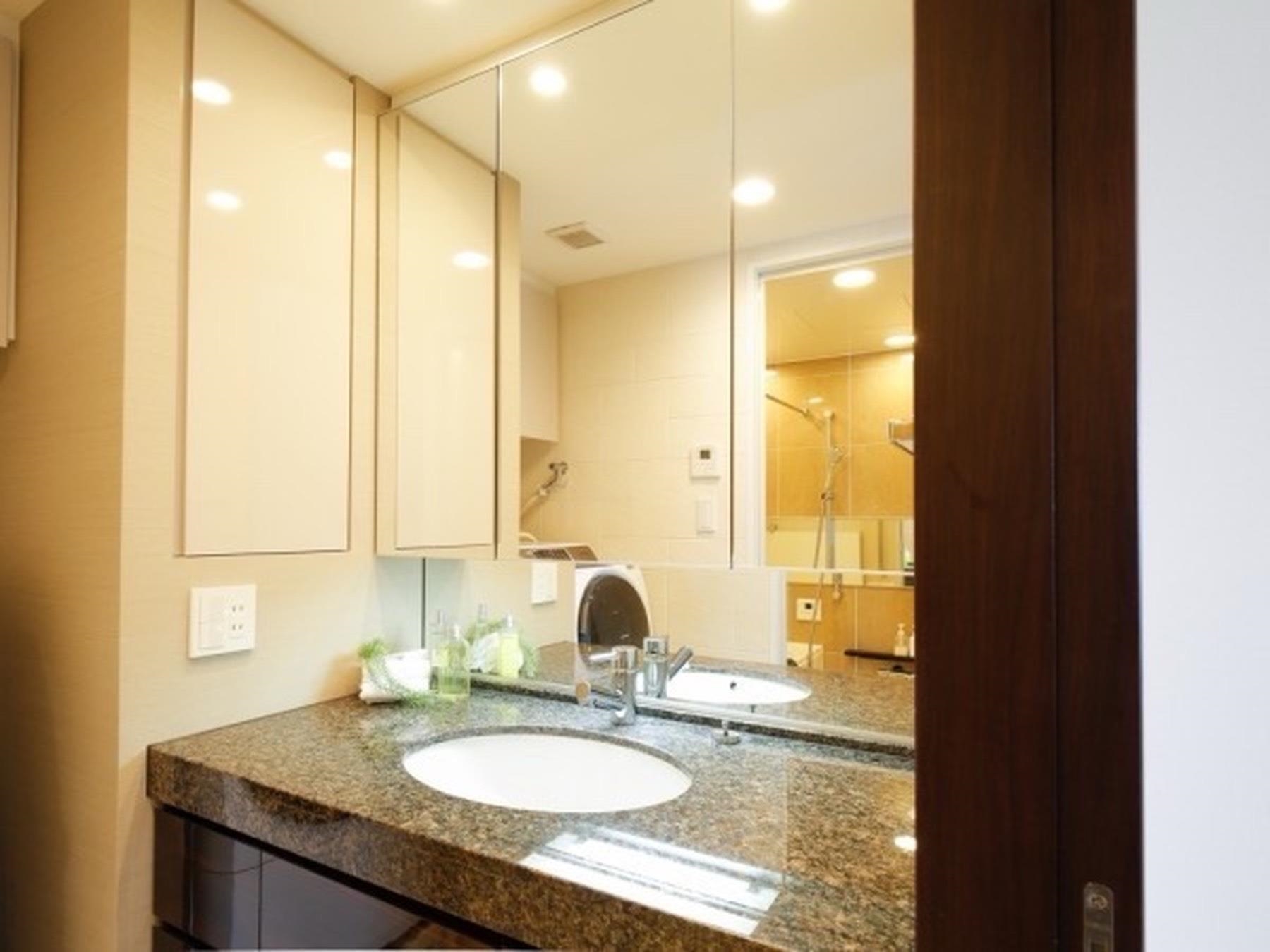 【洗面台・洗面所】三面鏡付き洗面化粧台(2025年12月)