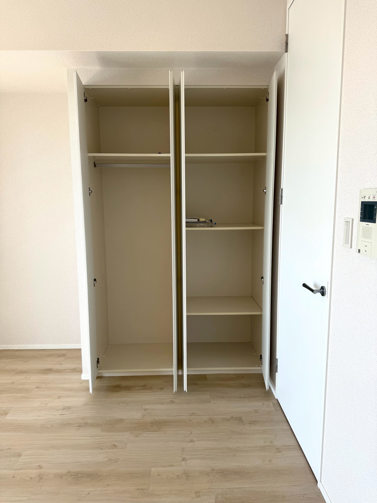 【収納】居室内に設けられた収納スペースで室内をすっきり保てます(2026年3月)