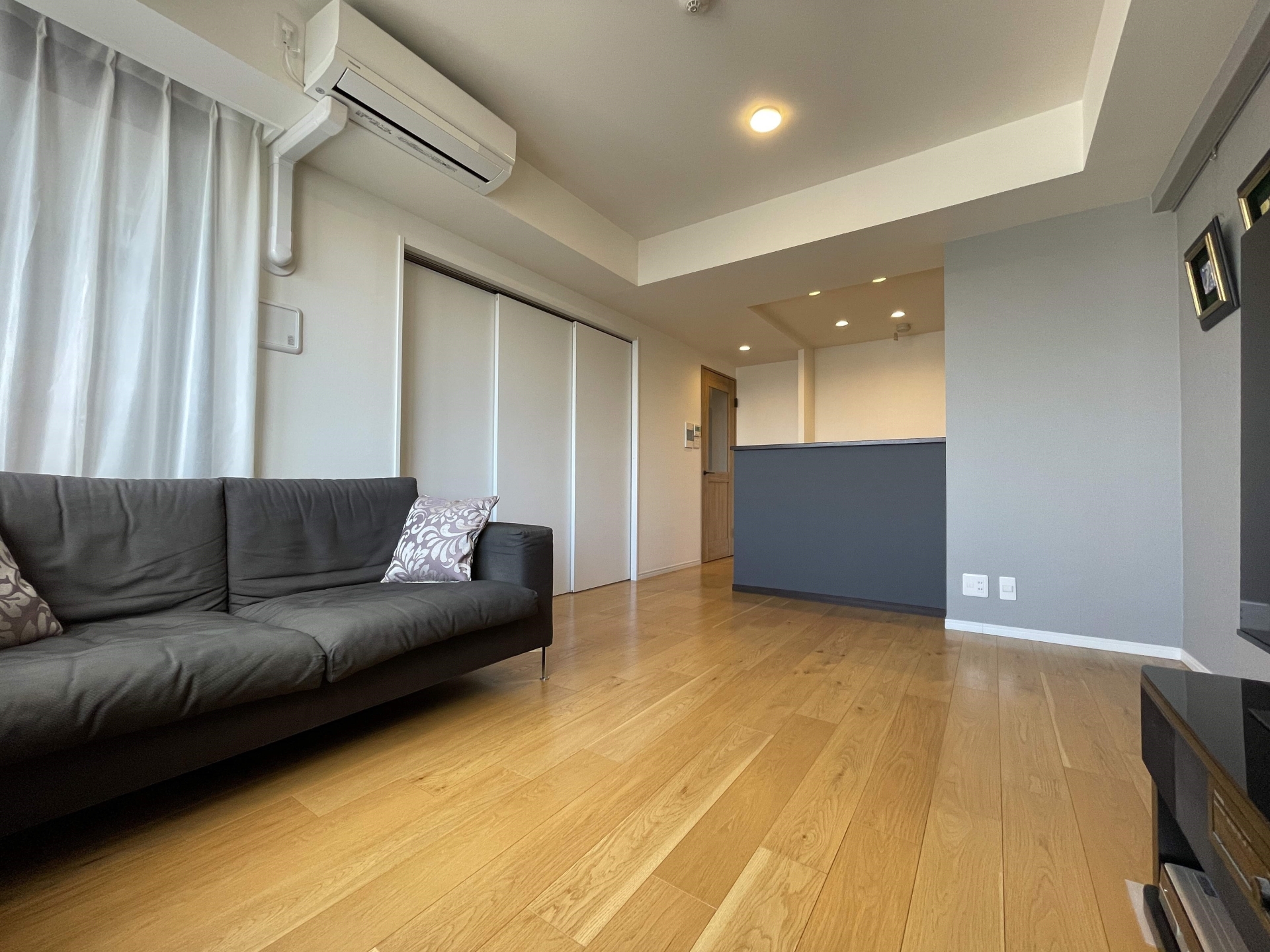 【リビング】LDK約12.1帖　洋室扉閉(2026年2月)