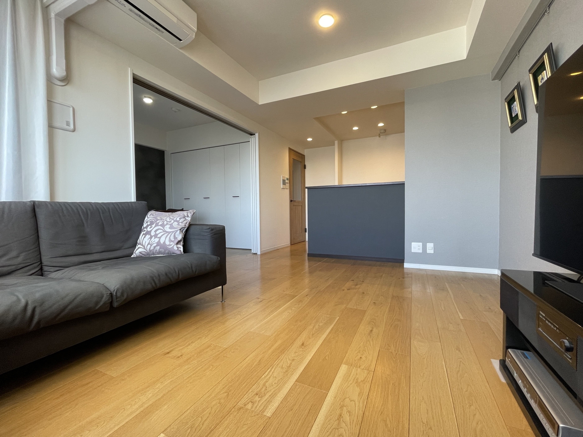 【リビング】LDK約12.1帖　洋室扉開(2026年2月)