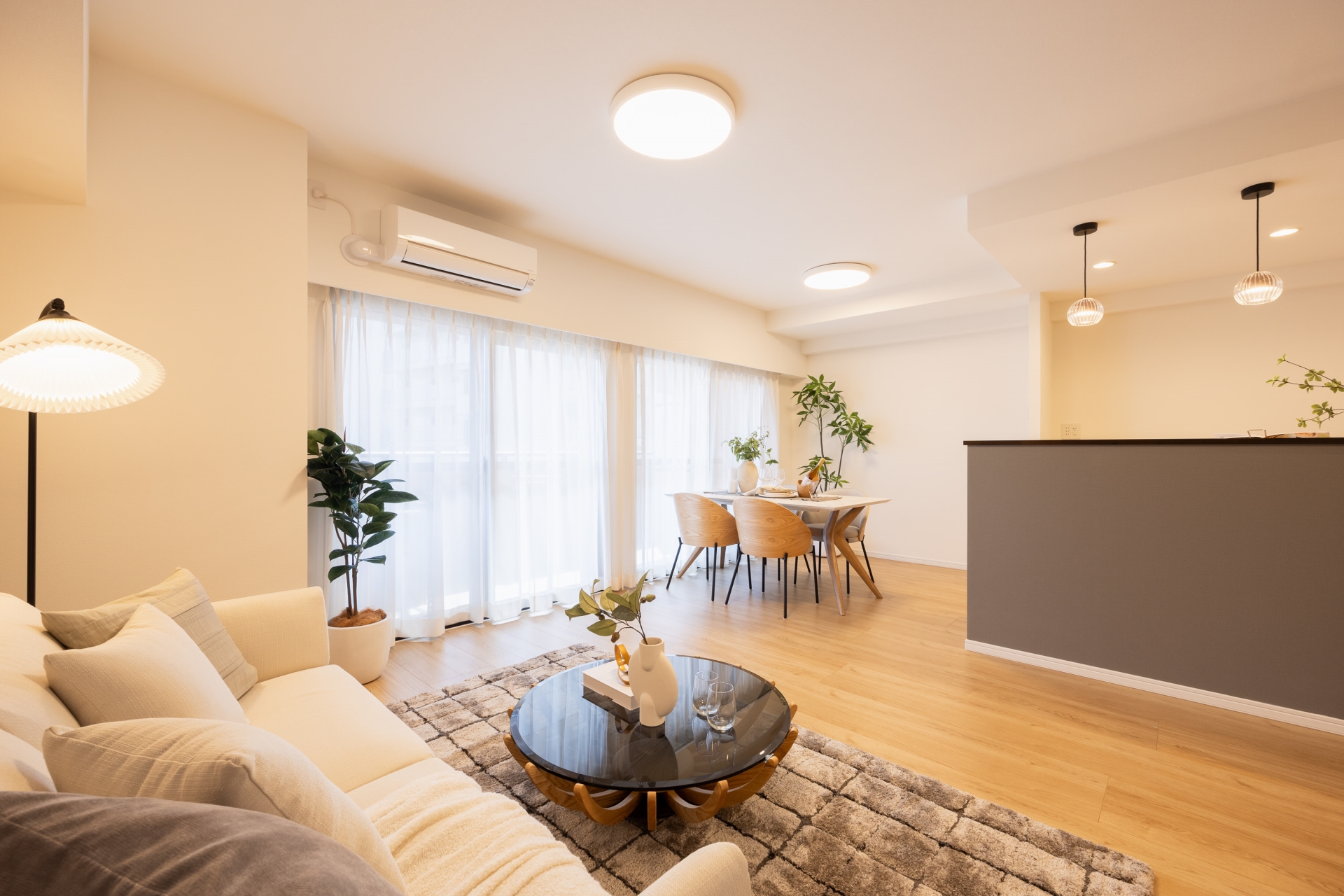 【リビング】LDK約15.7畳。ご夫婦でもご家族でも広々と使っていただけます。(2026年4月)