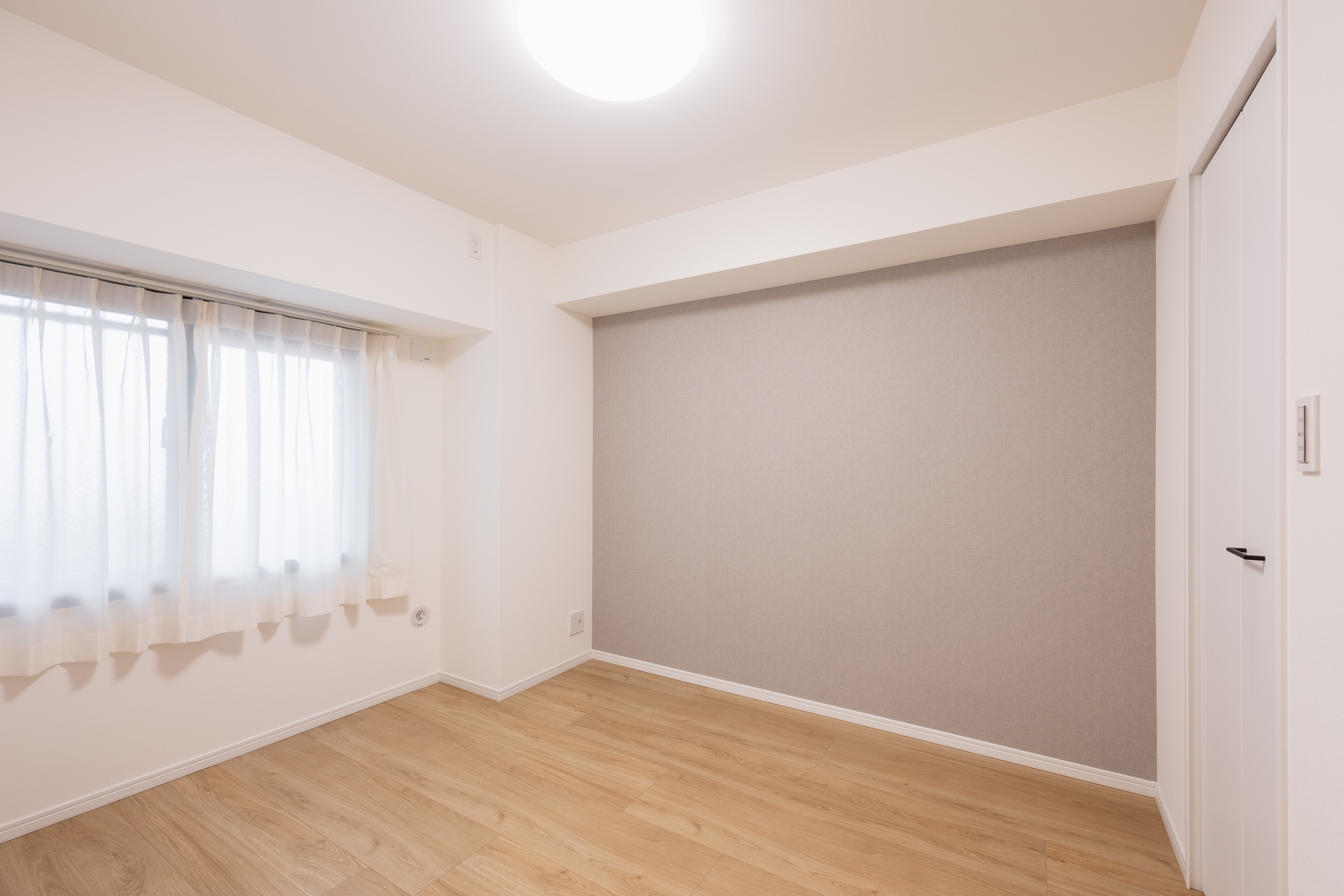 【居室】洋室(1) 内窓をつけることで、断熱性・遮音性を高くし、省エネ基準を満たしています。(2026年4月)