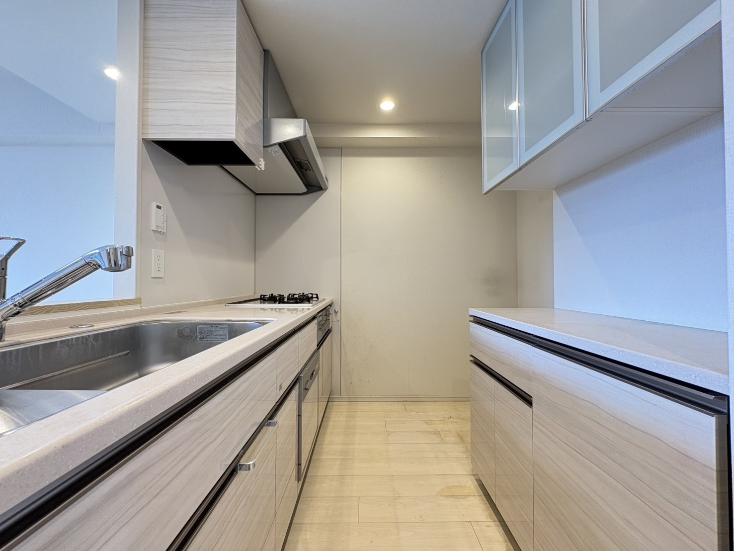 【キッチン】便利な造り付けの食器棚付きです！(2026年2月)