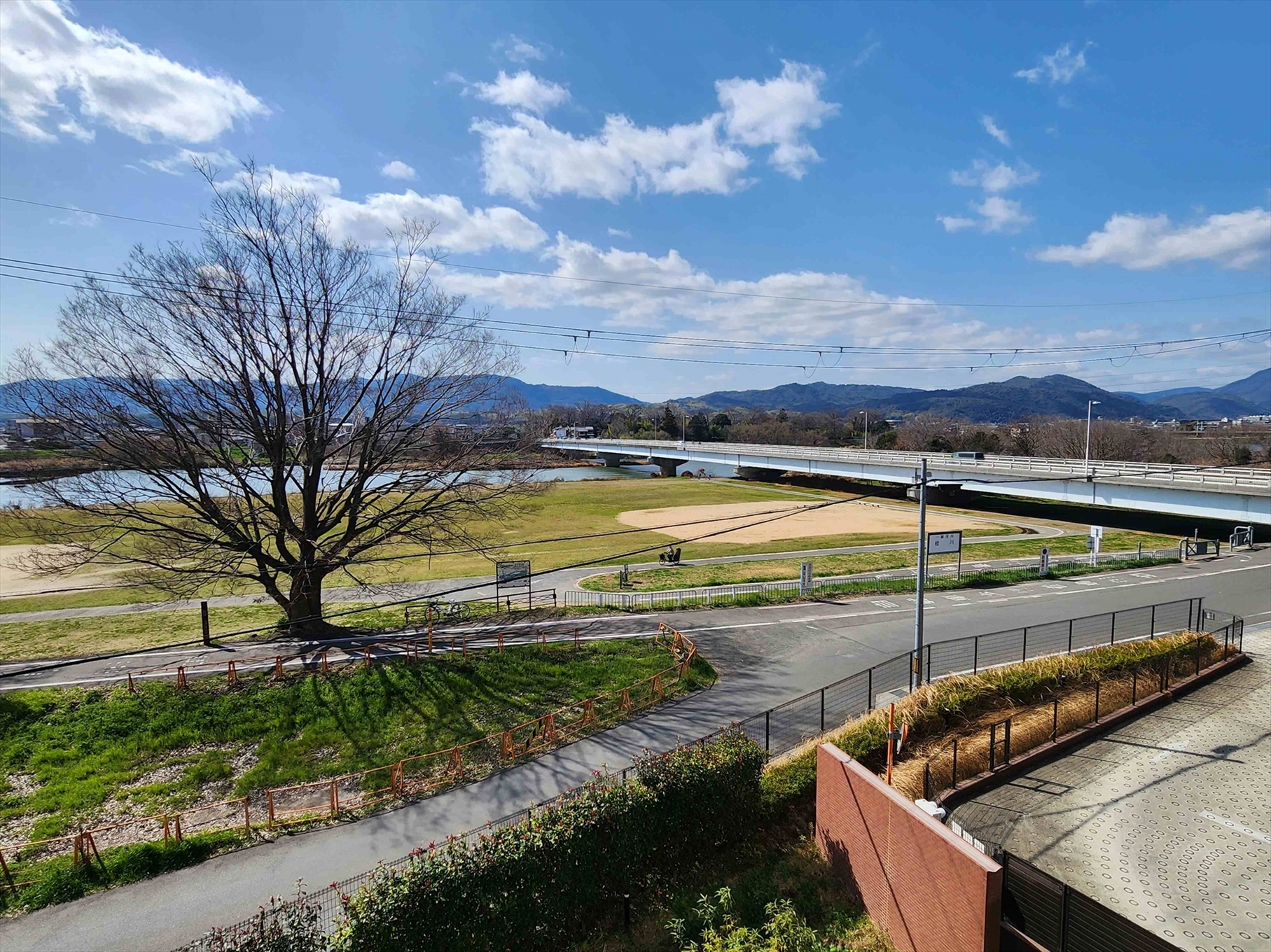 【その他画像】バルコニーから北西をのぞむ(2026年3月)