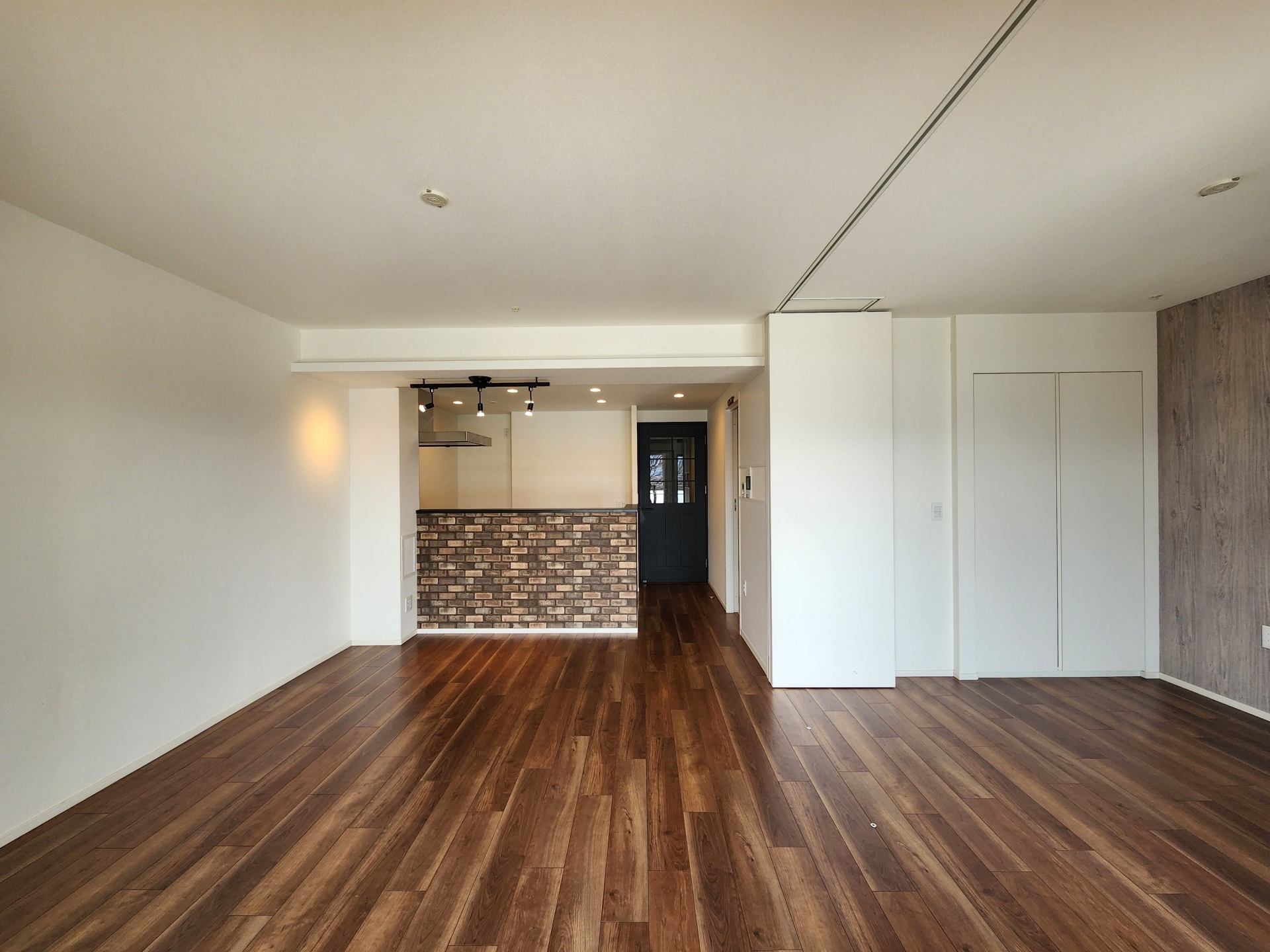 【リビング】LDK約13.6帖と洋室（２）約5.6帖(2026年3月)