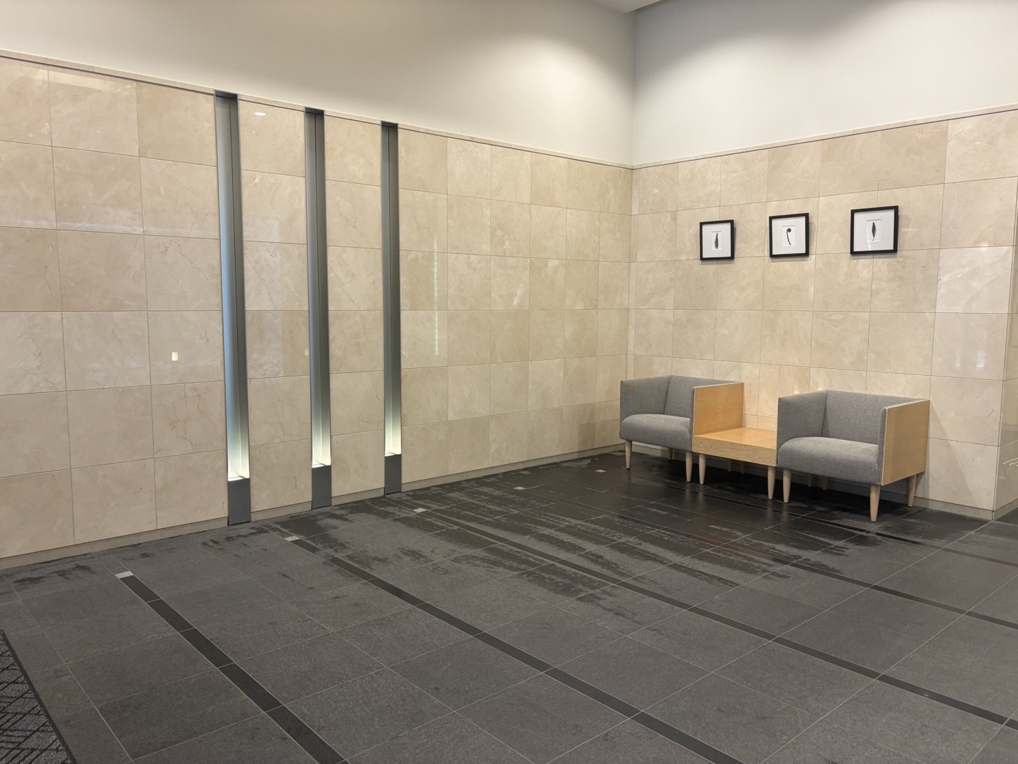 【その他共用部】エントランスホール(2026年4月)