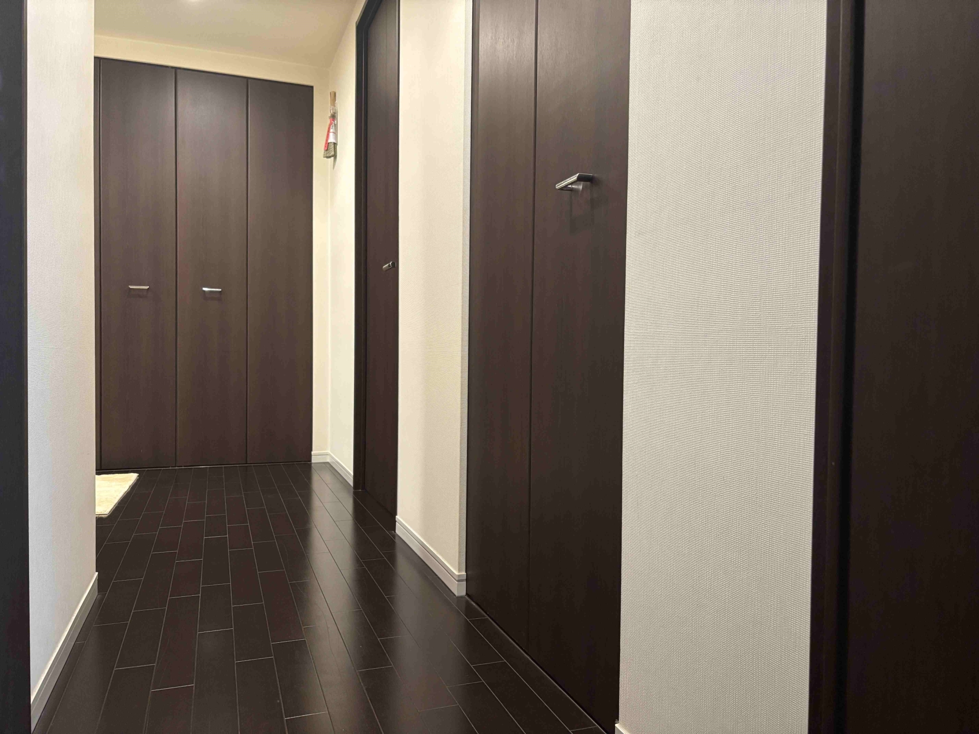 【その他内観】玄関から廊下(2026年3月)