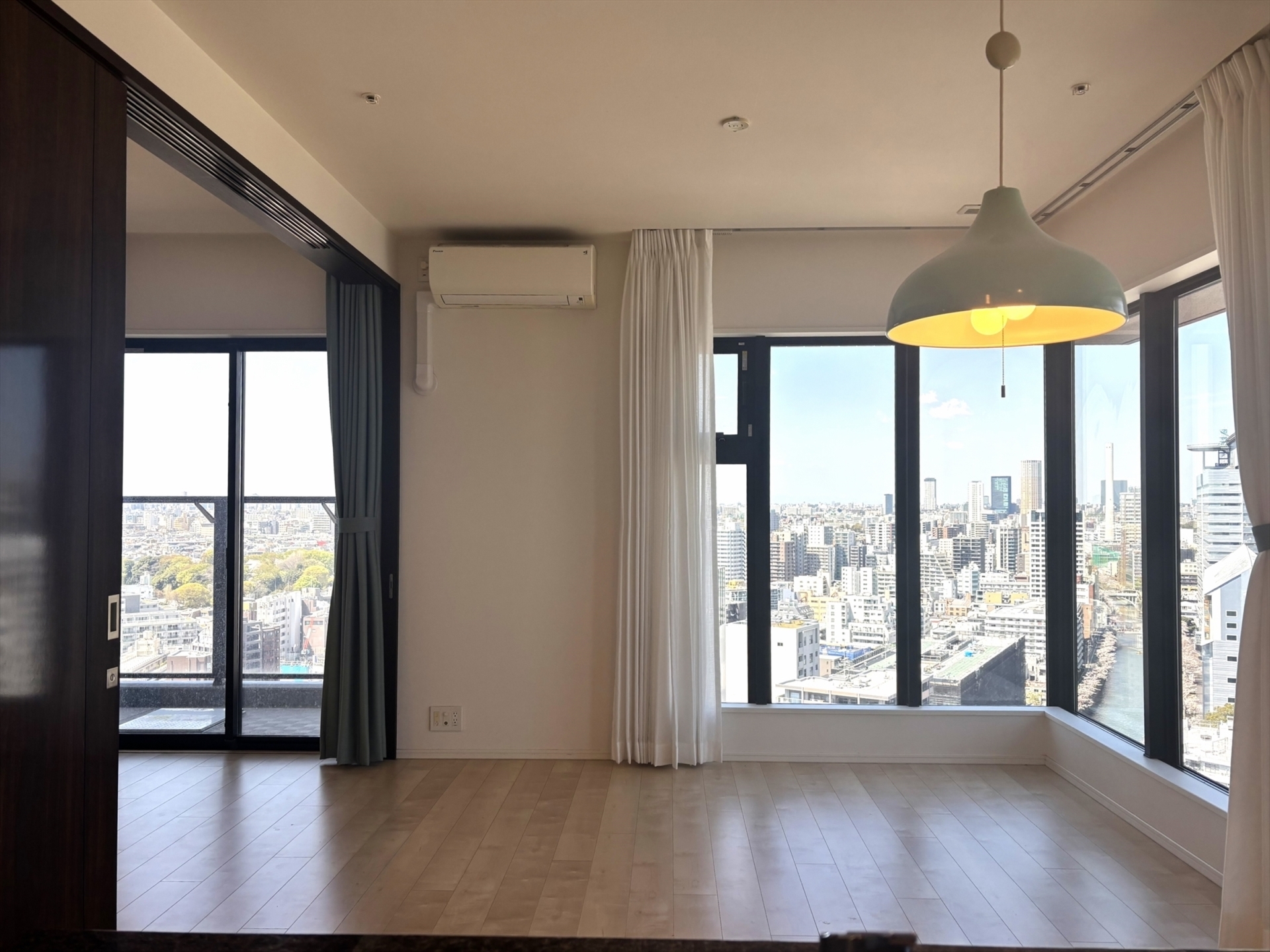 【リビング】窓が大きく明るいLD(2026年4月)