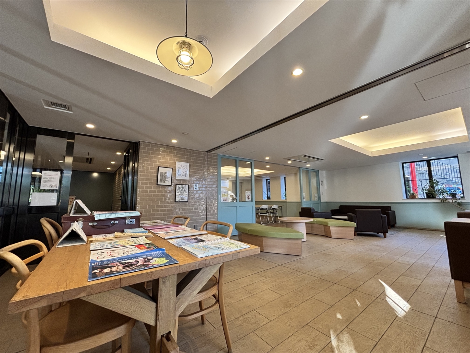 【その他共用部】居住者同士の交流も生まれる、ホテルの様なスロウラウンジ。(2026年3月)