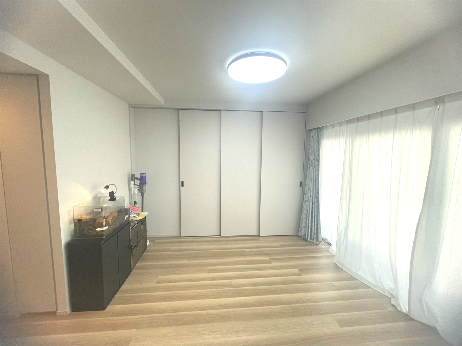 【居室】ワイドスパン15.5帖のリビング。(2026年3月)