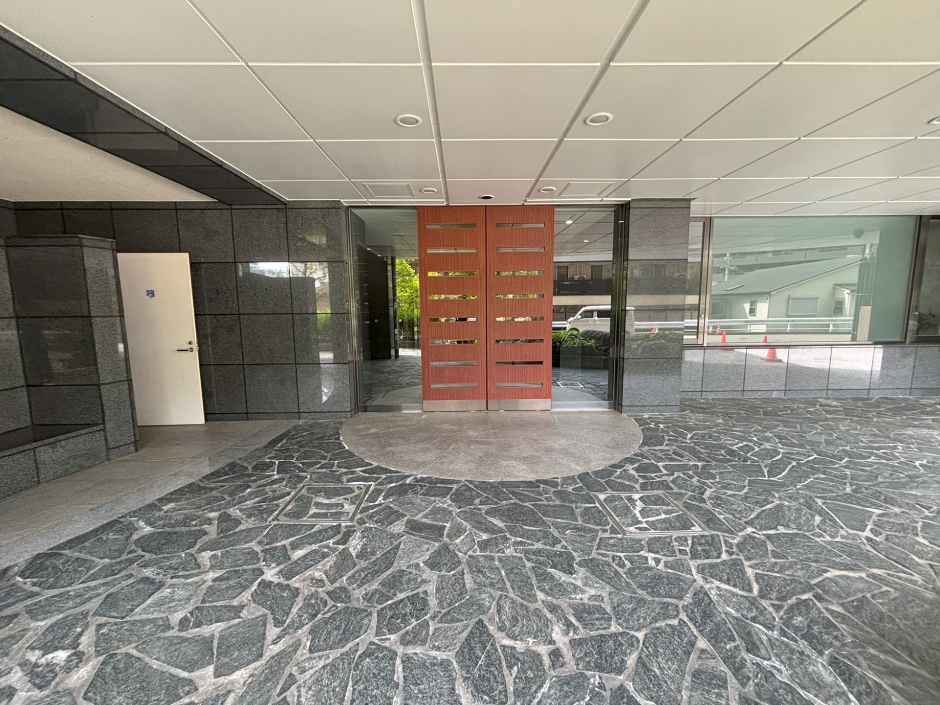 【エントランス】(2026年4月)