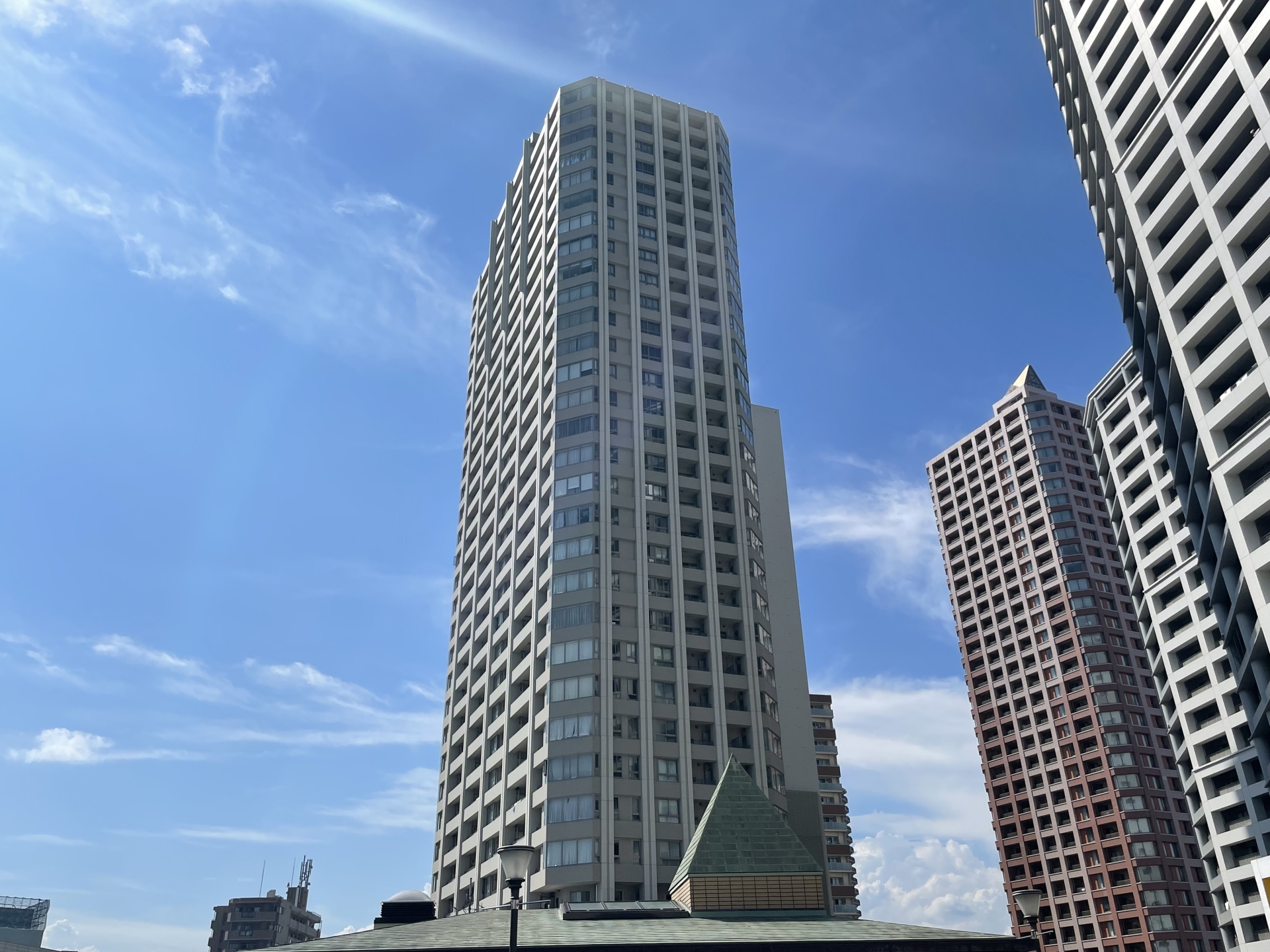 【外観】総戸数231戸の大規模タワーレジデンス。(2026年3月)