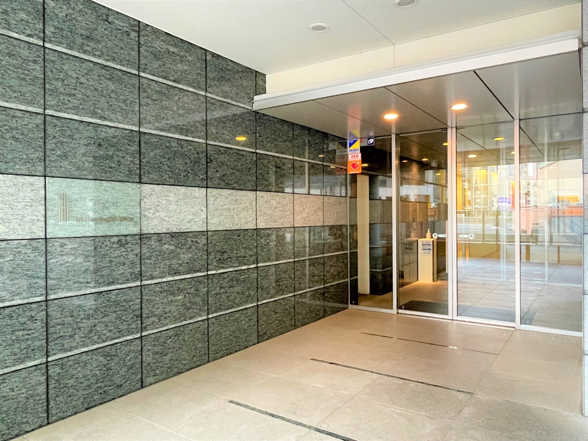 【エントランス】3階のメインエントランスのほか、1階にもサブエントランスがあります。(2026年3月)