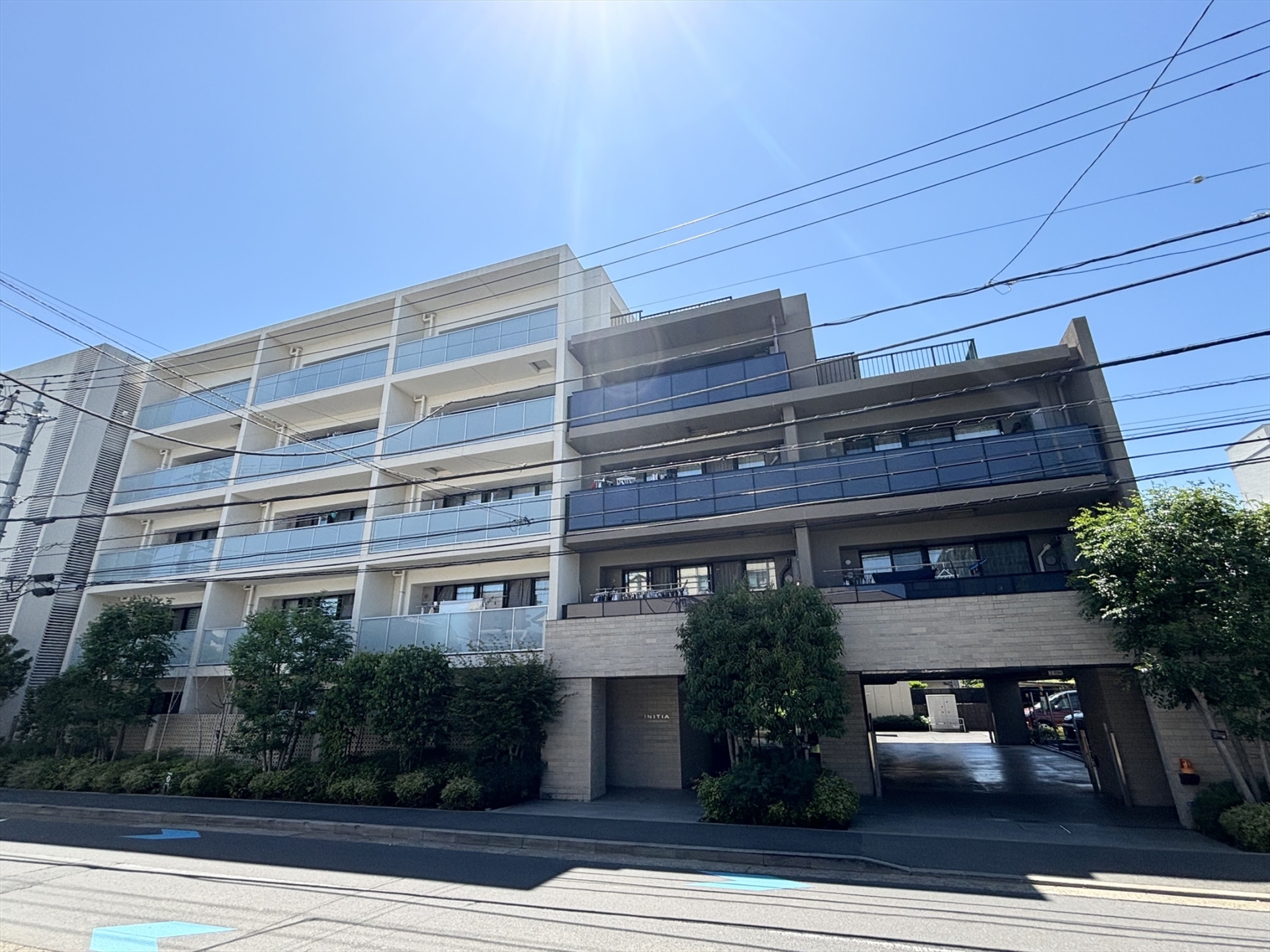 【外観】落ち着いた佇まいのマンション外観(2026年5月)