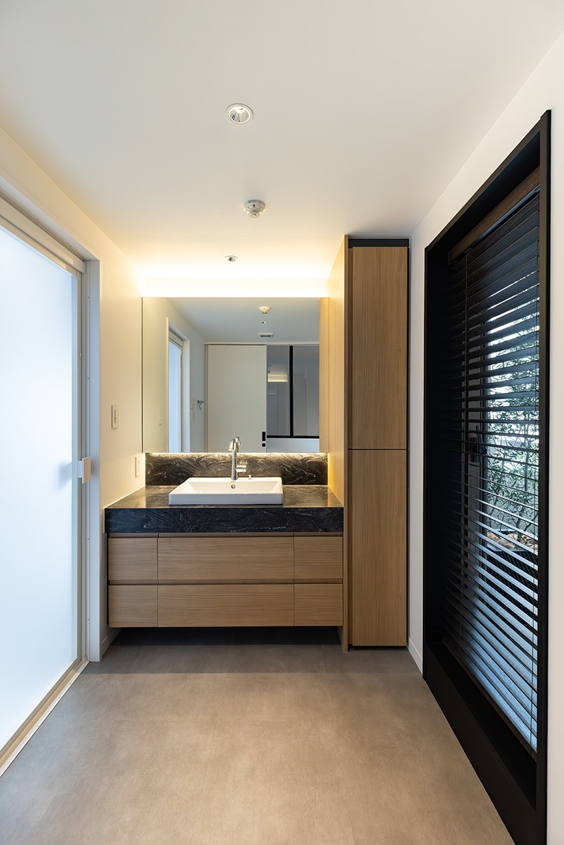 【洗面台・洗面所】洗面化粧室からインナーテラスへ。(2026年4月)