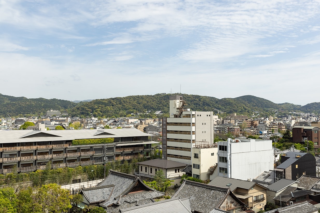 【その他画像】南バルコニーから東山の山並みを望む。(2026年4月)