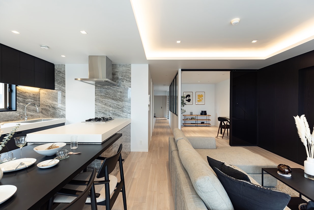 【リビング】造り付けダイニングテーブル一体型のキッチン。(2026年4月)