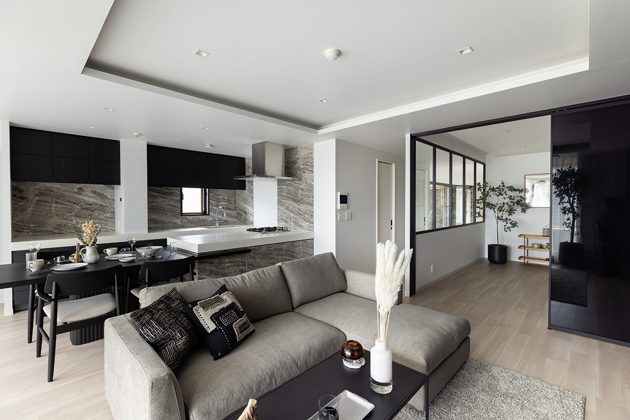 【リビング】照明OFFの雰囲気。(2026年4月)