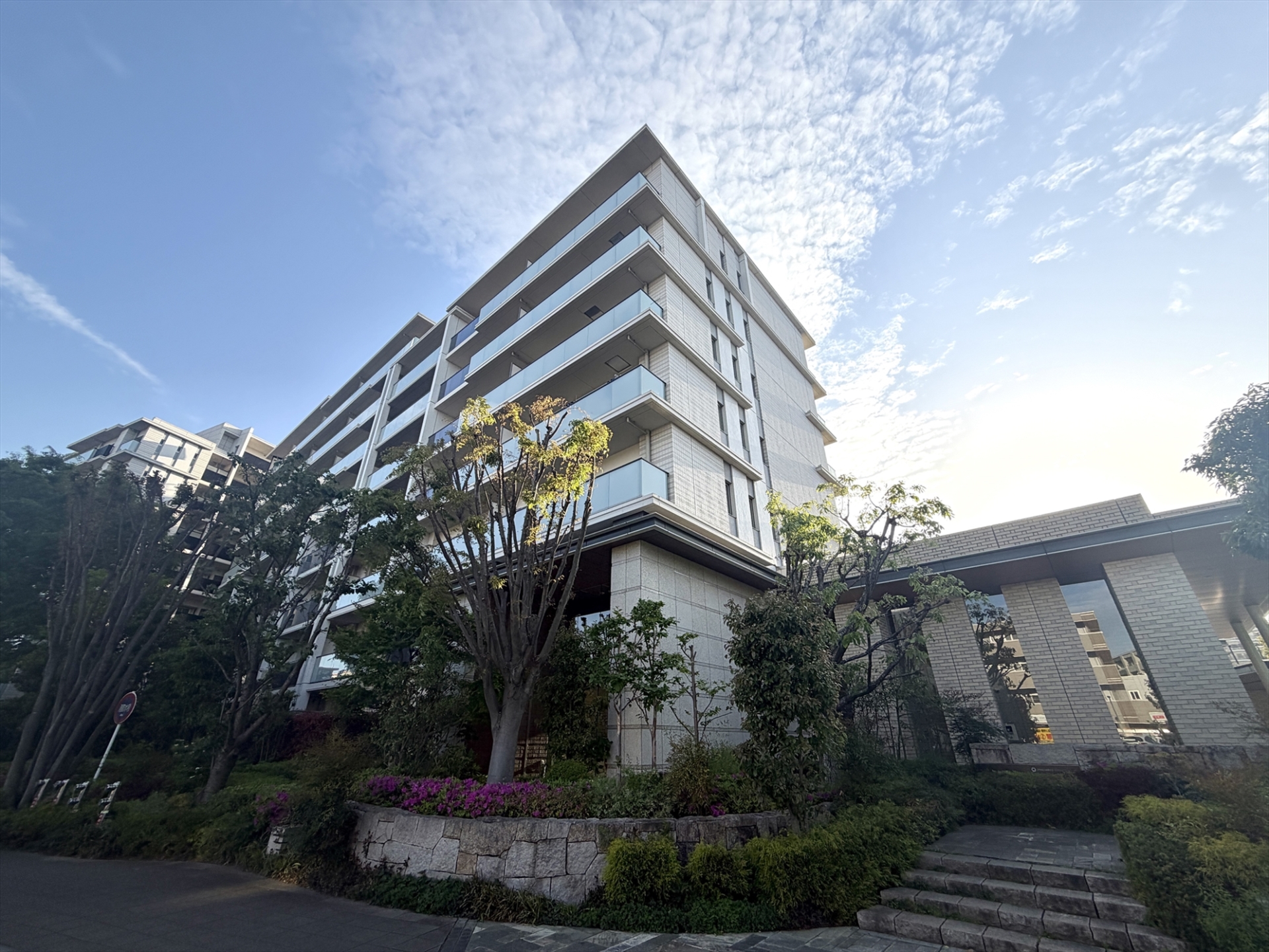 【外観】大和ハウス工業が手掛ける「プレミスト」シリーズ。タイル張りの格式高い外観です。(2026年4月)