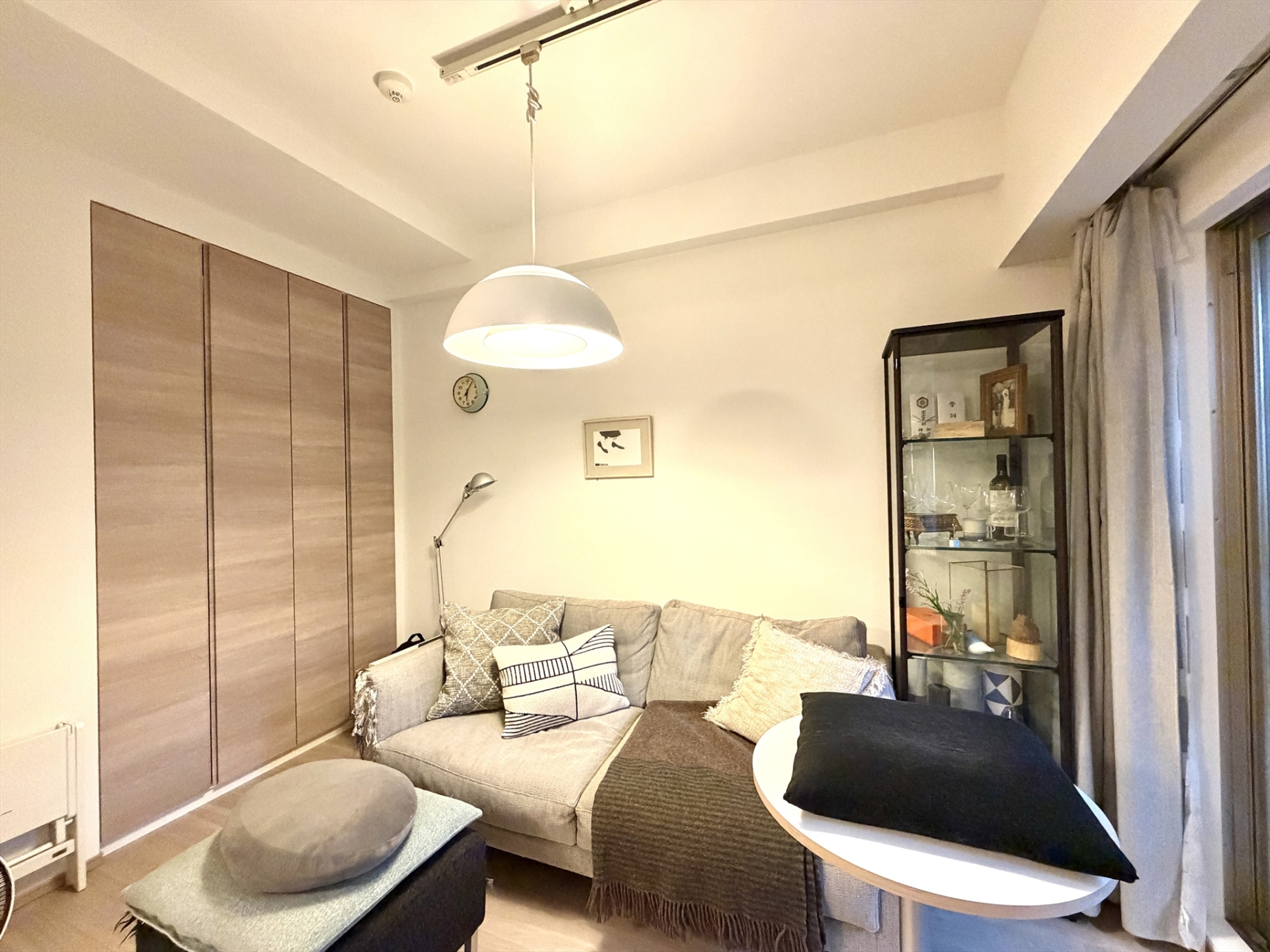 【居室】リビングに隣接した洋室は、扉を開ければ広々としたリビングダイニングとしてご利用いただけます。(2026年4月)