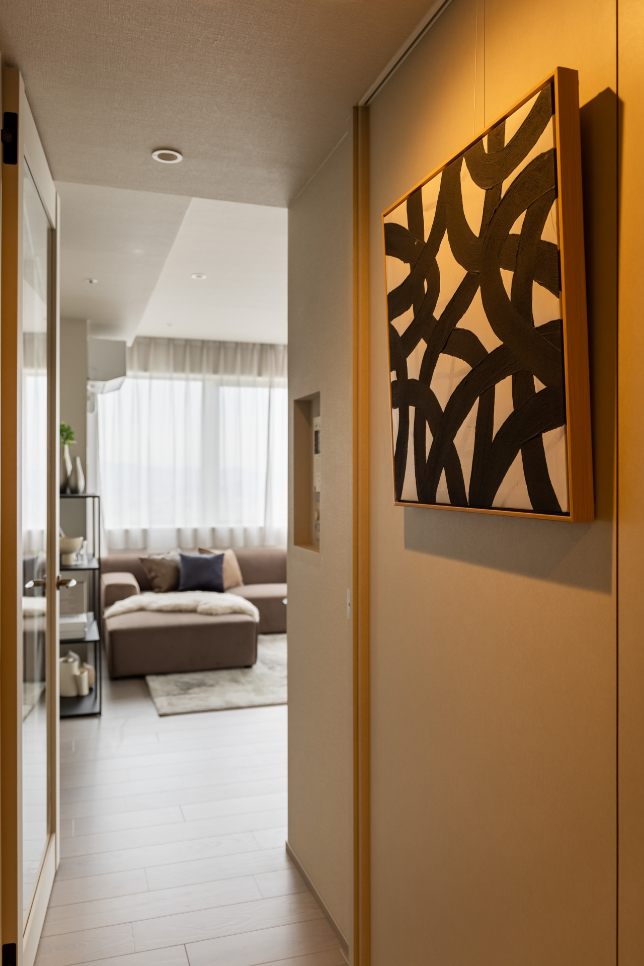 【その他画像】リビングドア。空間に広がりが出るよう、天井に仕切りがないハイタイプを採用。蝶番が出ない最新型です。(2026年4月)