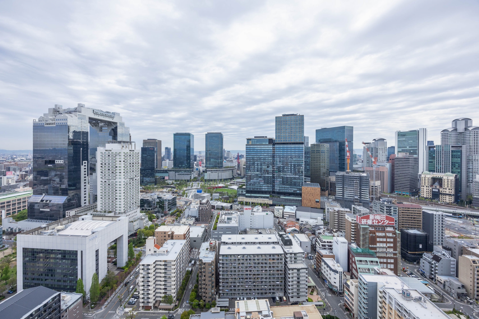 【その他画像】住戸から東側の眺望。JR大阪駅周辺の梅北エリア再開発の様子が一望できるロケーションです。(2026年4月)