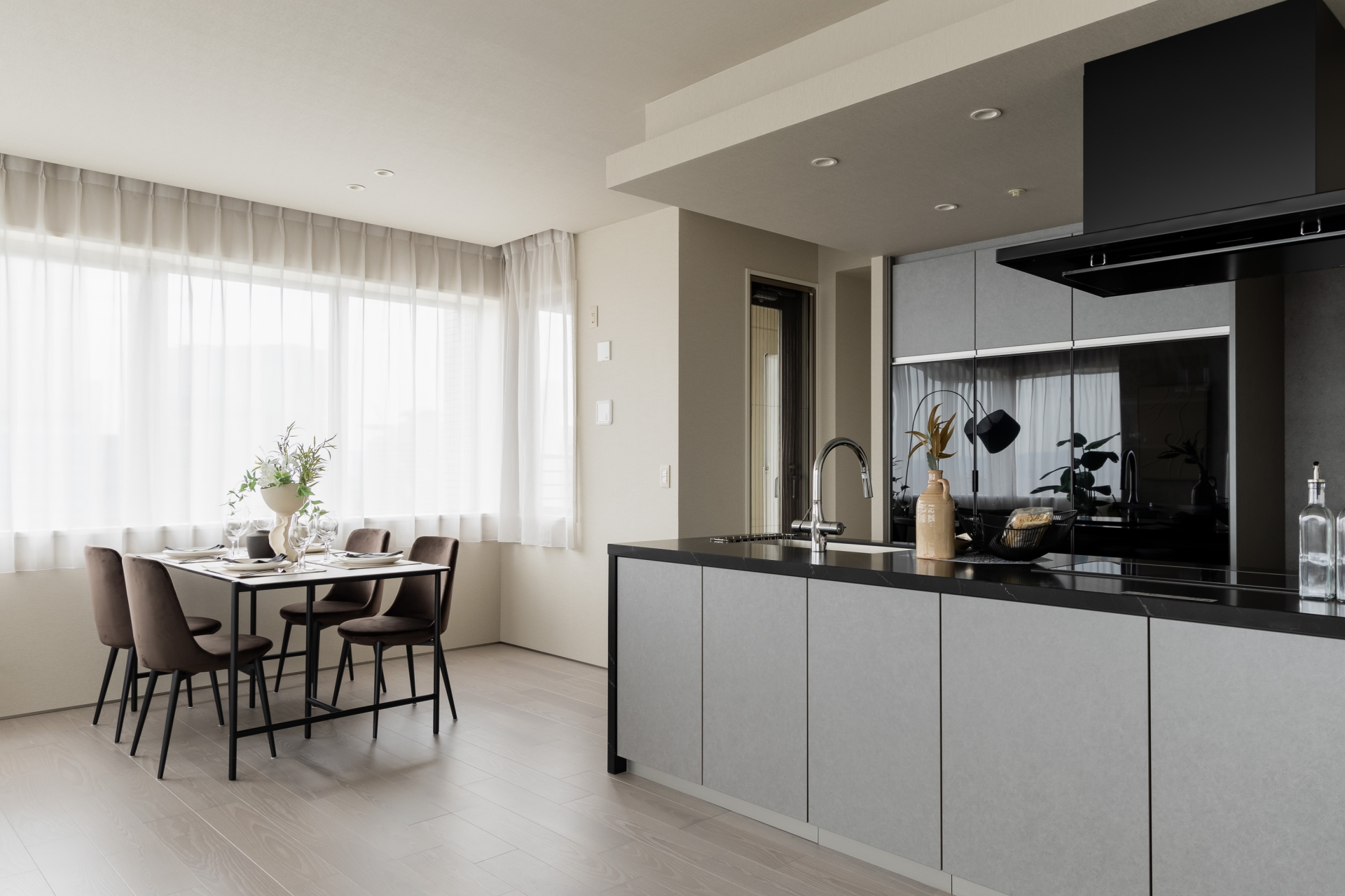 【キッチン】Panasonic製キッチン最上位Lクラスキッチンと、カップボードを採用しています。(2026年4月)