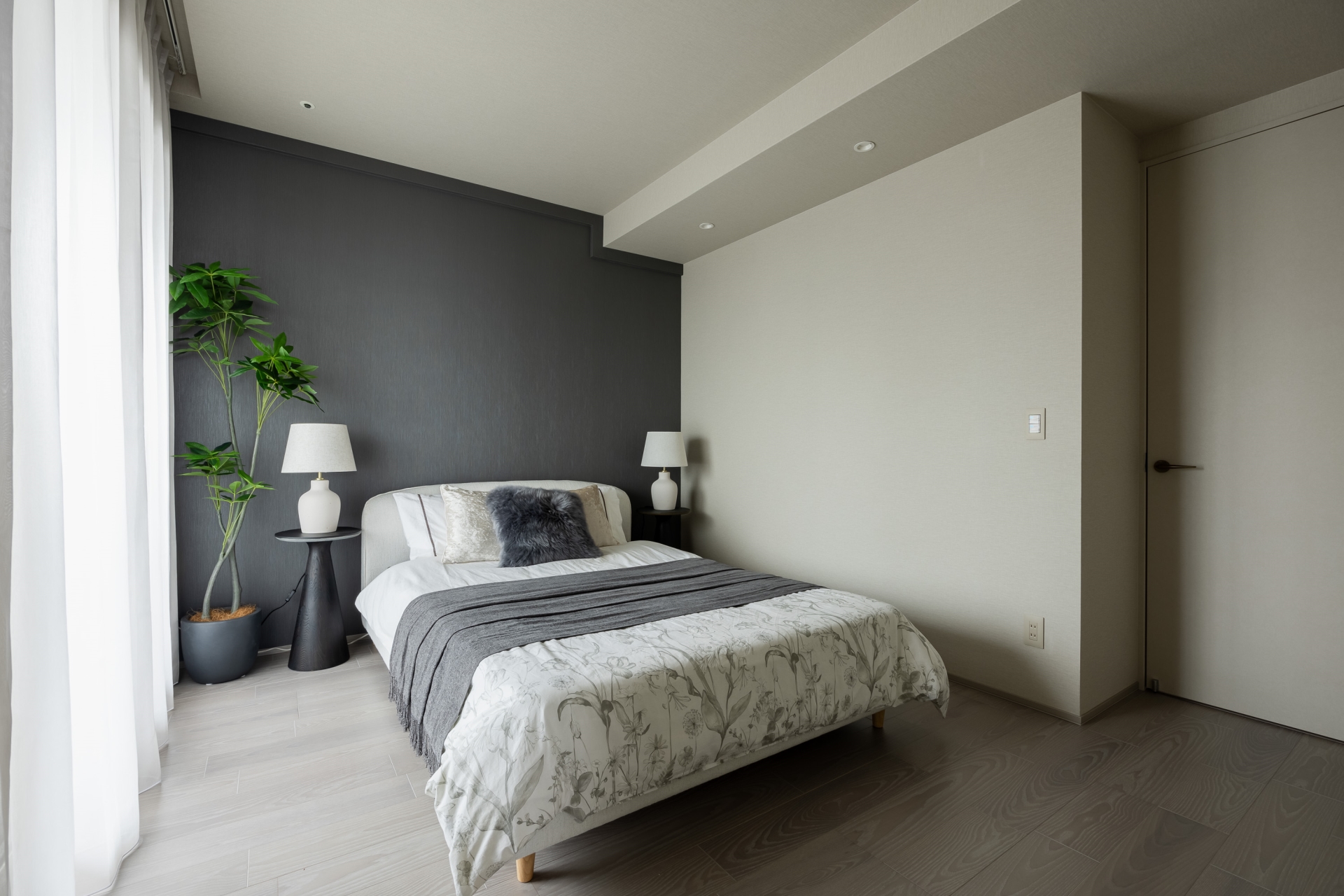 【居室】約6.9畳の洋室(1)。二重サッシを採用しており、都心部でも静かな環境で夜を過ごせます。(2026年4月)