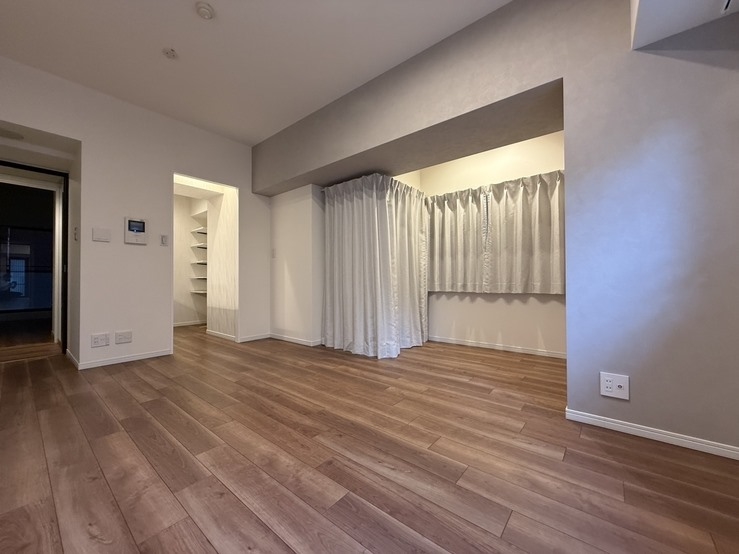 【リビング】少し奥まったスペースは集中したいときにおすすめです。(2026年4月)