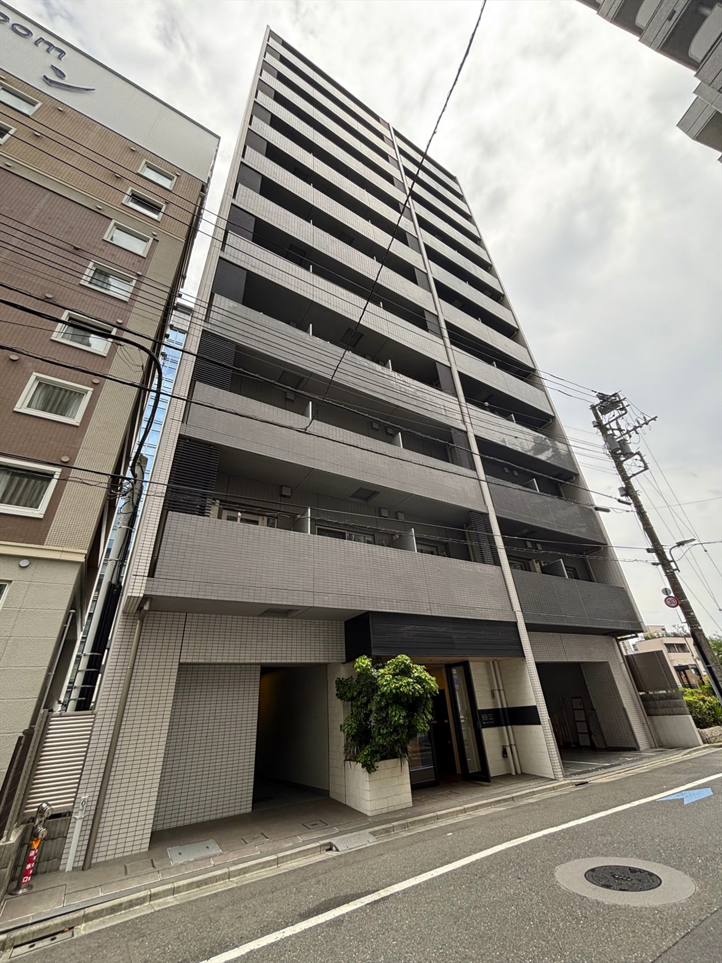 【外観】2016年築のデザイナーズマンション(2026年5月)