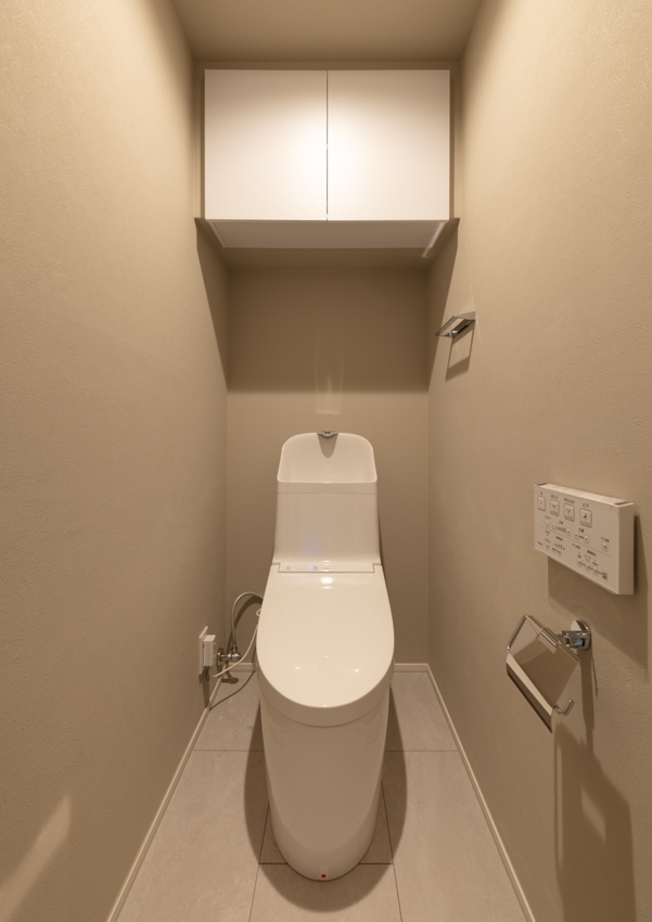 【トイレ】トイレットペーパー用の吊戸収納付(2026年5月)