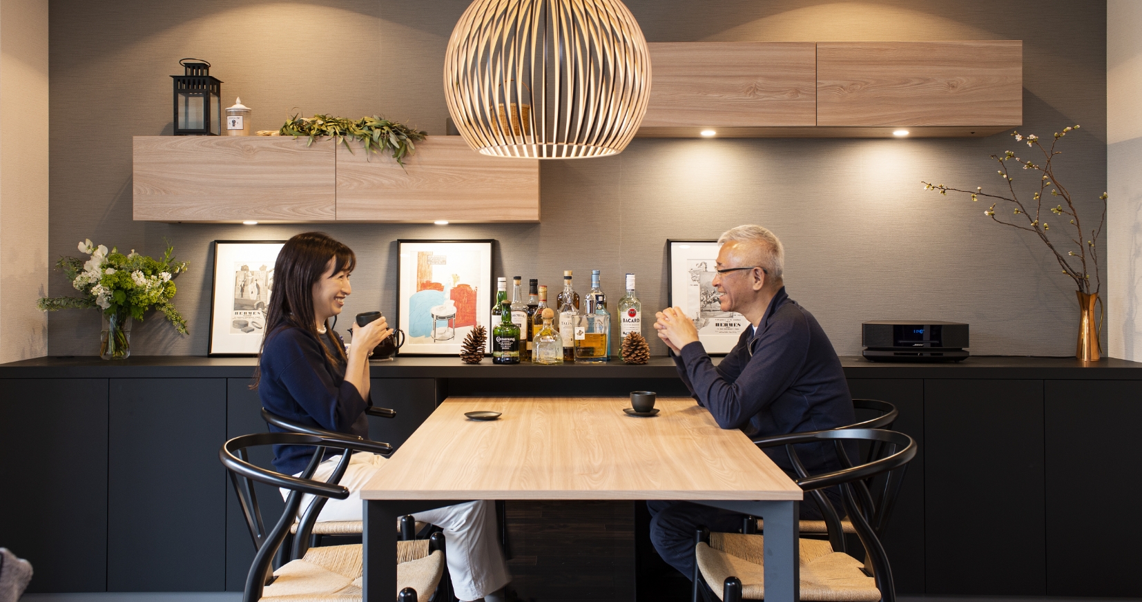 ダイニングテーブルの写真