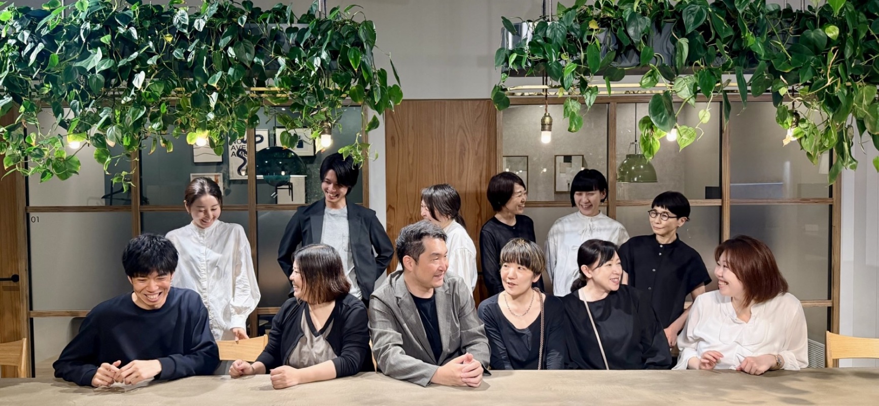 イニシアのスタッフ集合写真