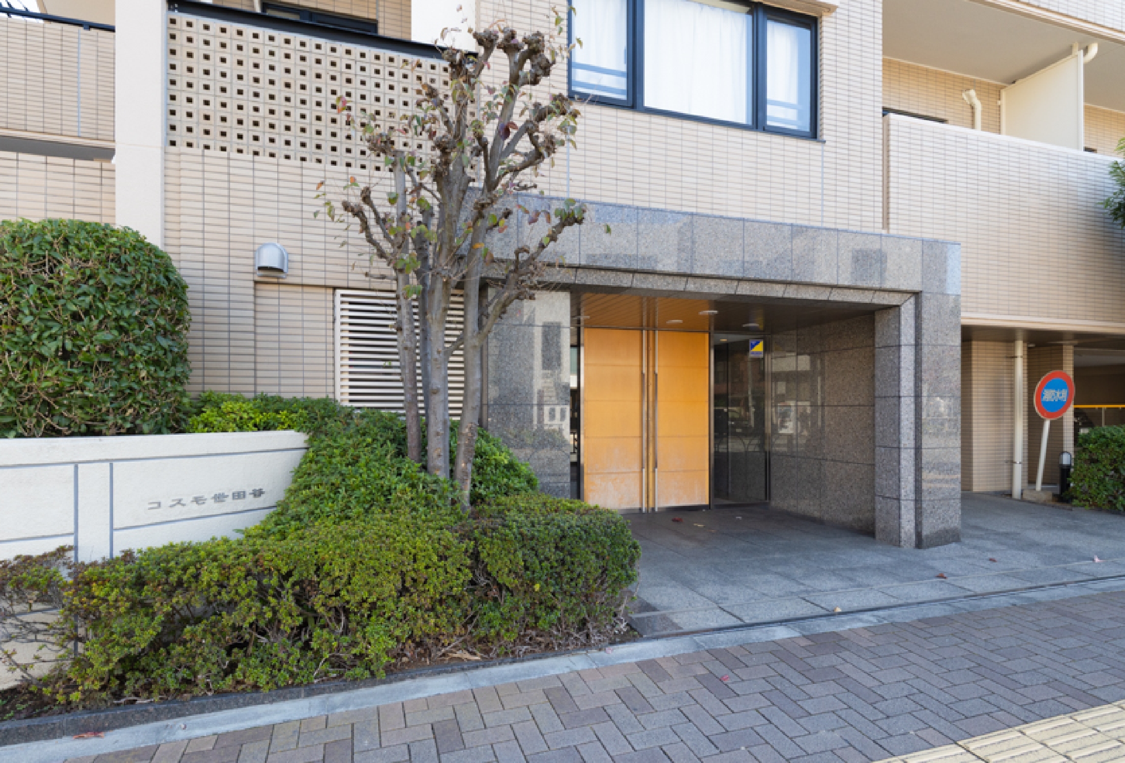 エントランス・2025年11月