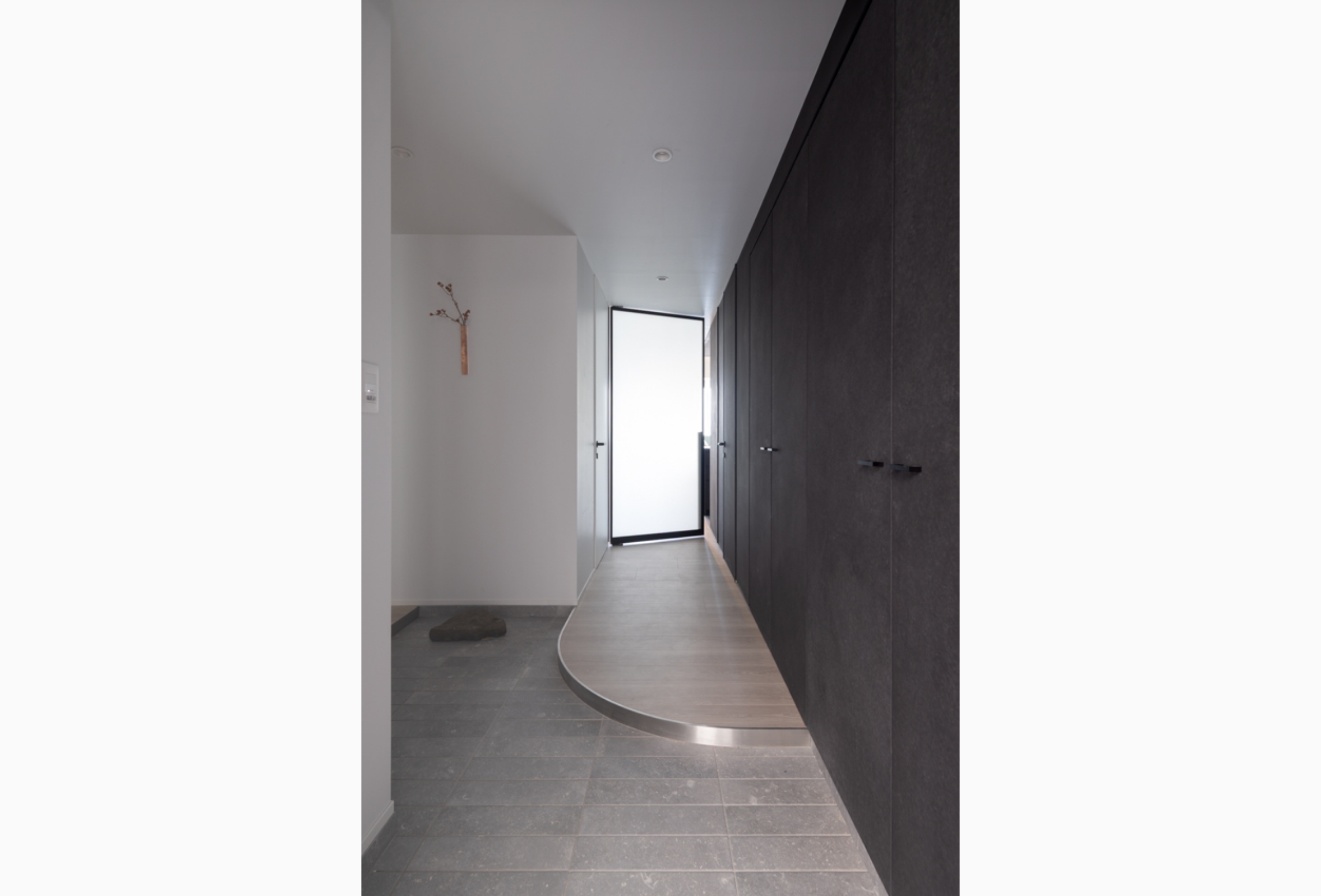 玄関・2025年10月