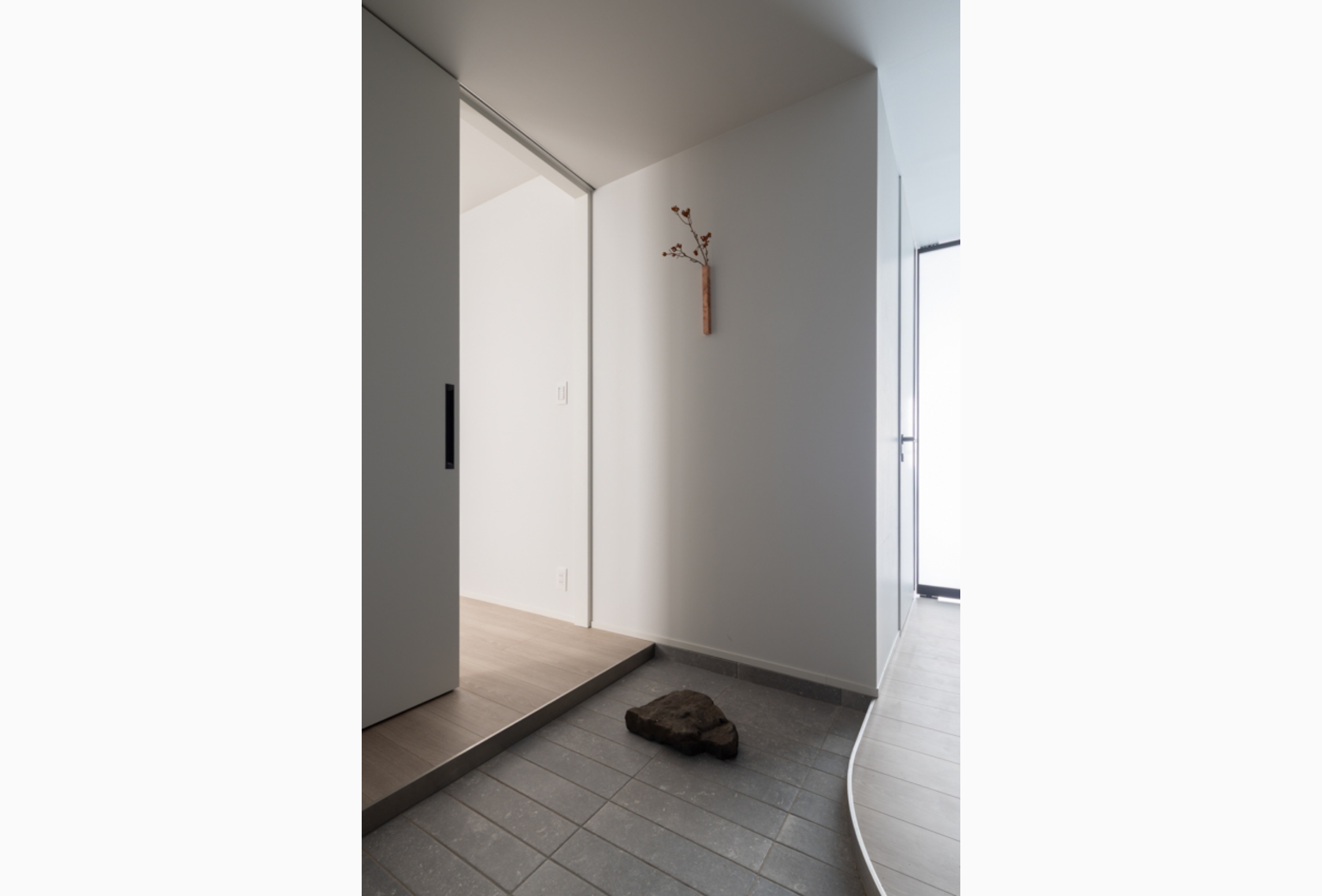 玄関・2025年10月